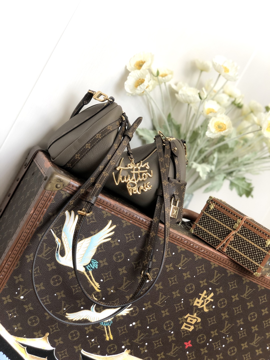 LV 高仿 灰色拼接相機包 Monogram肩帶 百搭款｜歐美奢侈品精品推薦