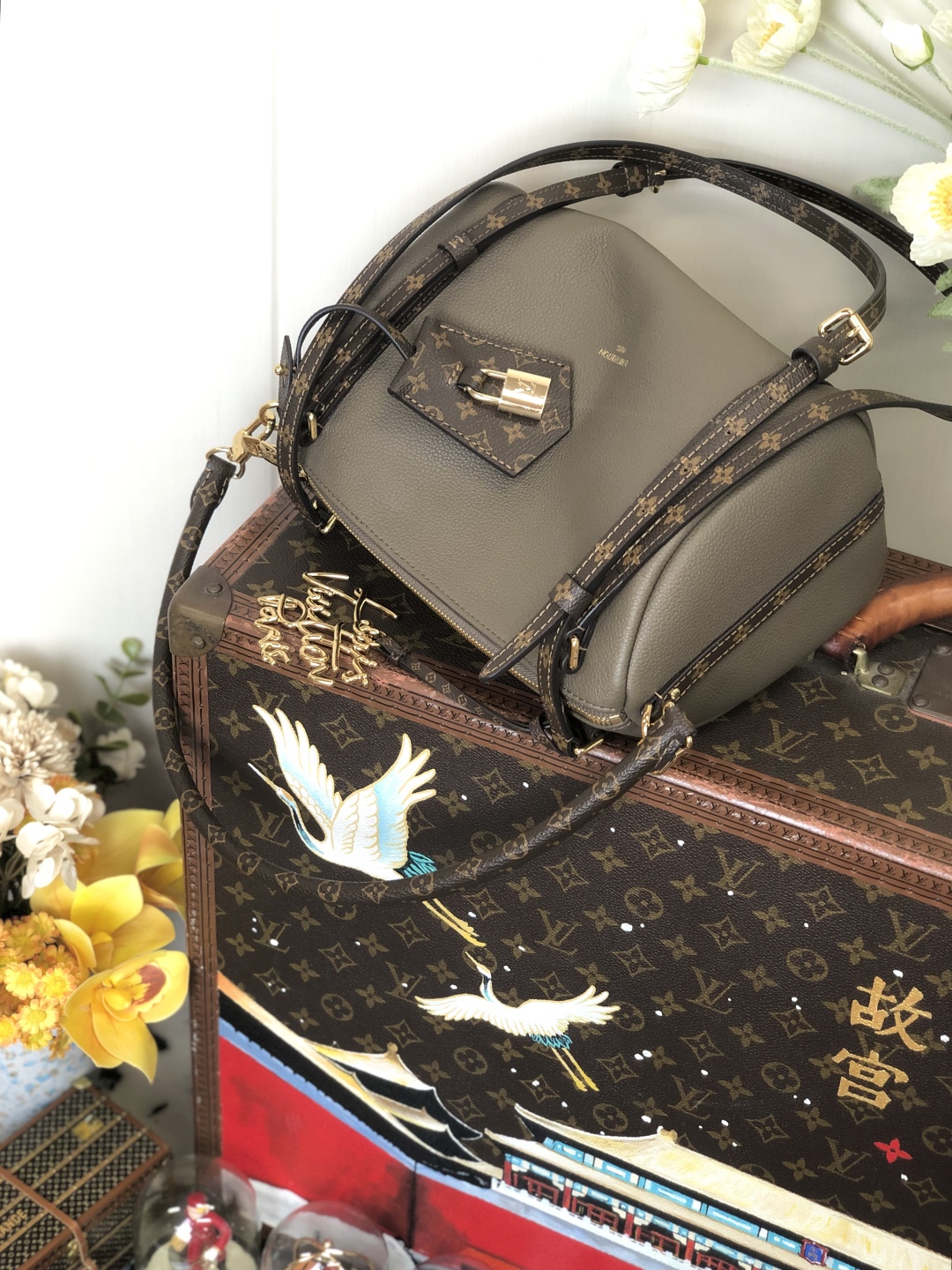 LV 高仿 灰色拼接相機包 Monogram肩帶 百搭款｜歐美奢侈品精品推薦