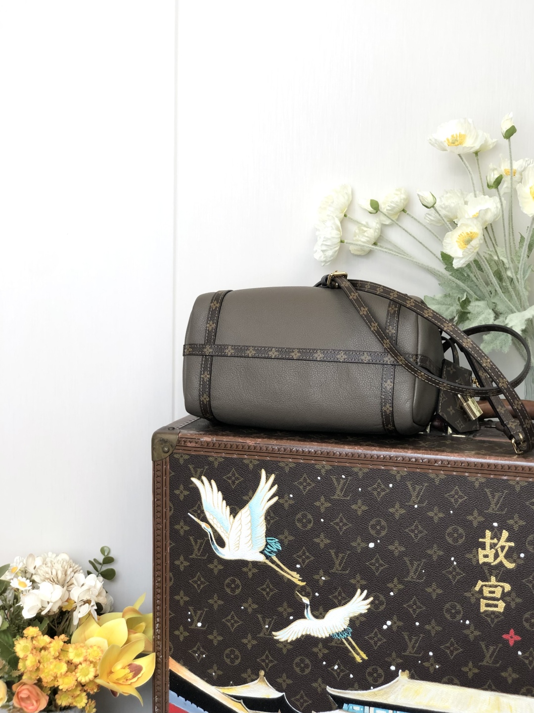 LV 高仿 灰色拼接相機包 Monogram肩帶 百搭款｜歐美奢侈品精品推薦