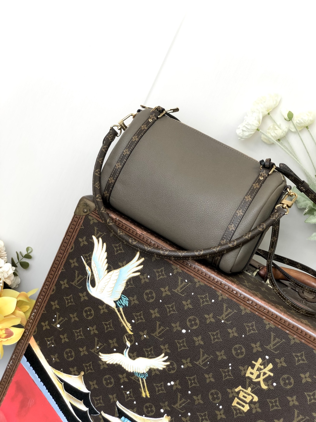 LV 高仿 灰色拼接相機包 Monogram肩帶 百搭款｜歐美奢侈品精品推薦