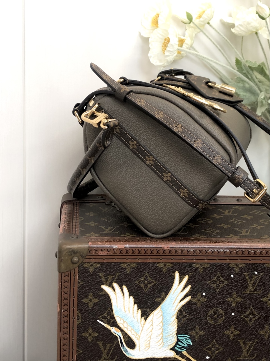 LV 高仿 灰色拼接相機包 Monogram肩帶 百搭款｜歐美奢侈品精品推薦