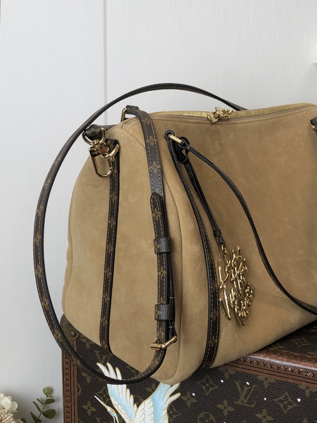 LV 高仿 焦糖麂皮拼接相機包 Monogram肩帶｜歐美奢侈品精品推薦