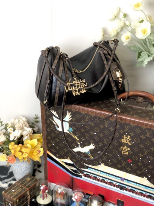 LV 原單 黑色軟皮相機包 Monogram肩帶