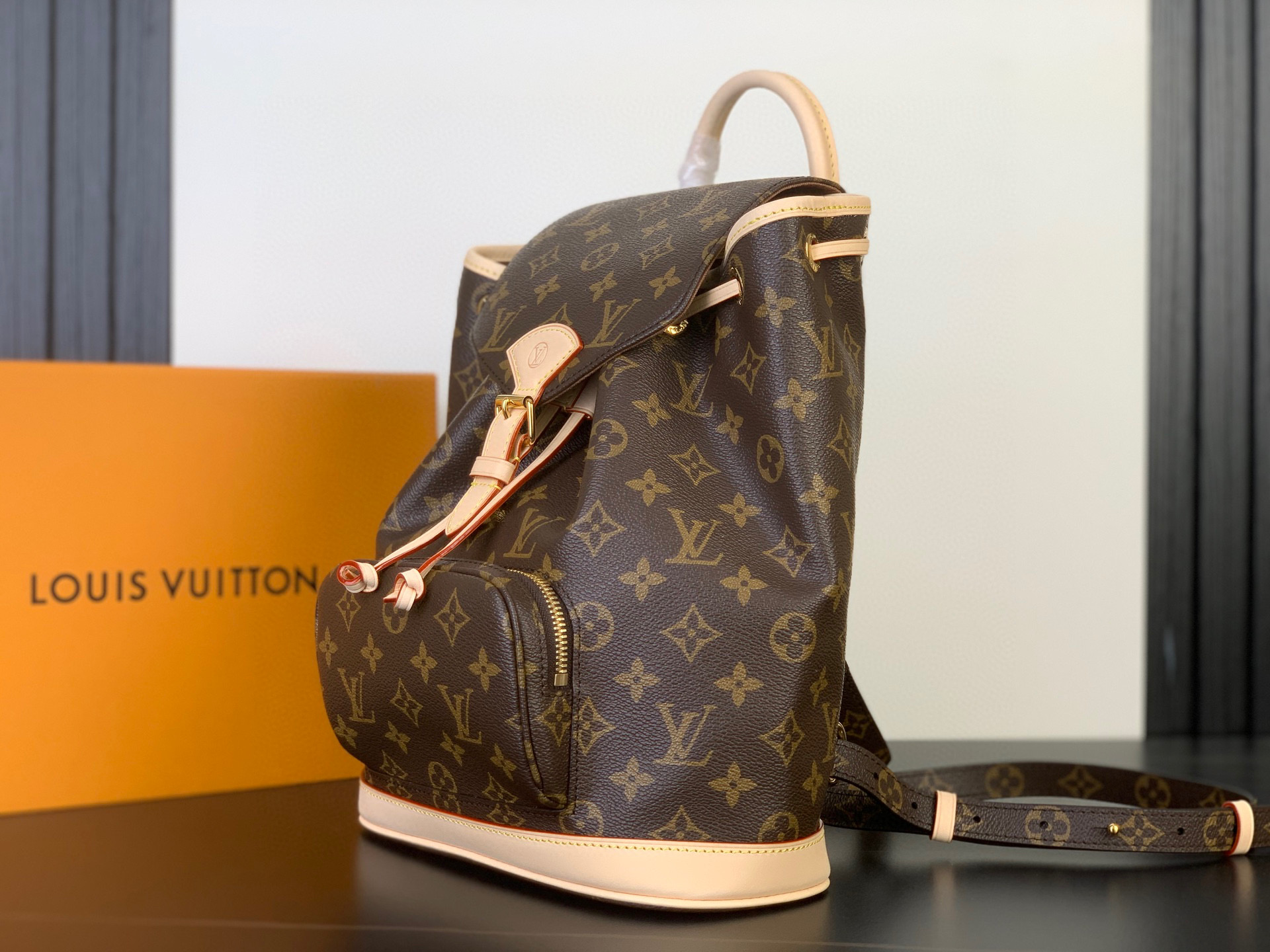 LV 高仿 Monogram Palm Springs 經典中號後背包｜歐美奢侈品精品推薦