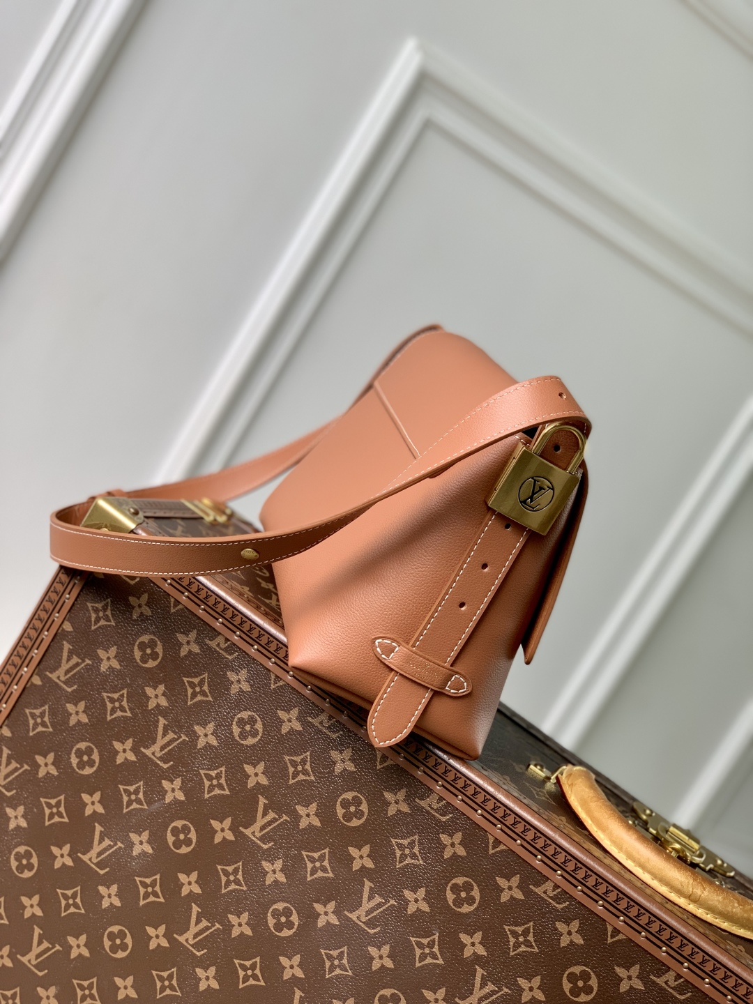 LV 一比一 BELLA 小牛皮單肩包 簡約棕色設計｜歐美奢侈品精品推薦