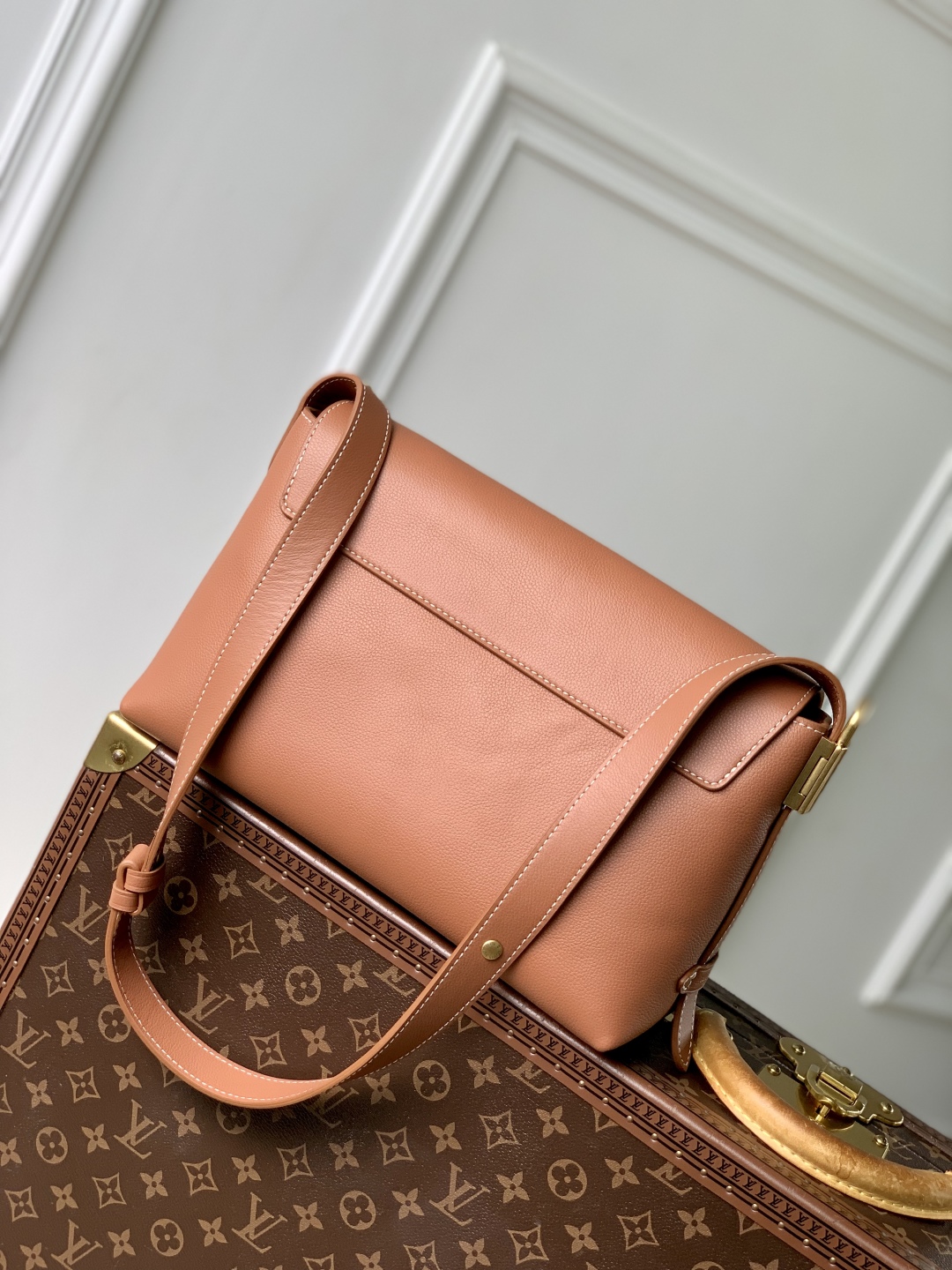 LV 一比一 BELLA 小牛皮單肩包 簡約棕色設計｜歐美奢侈品精品推薦