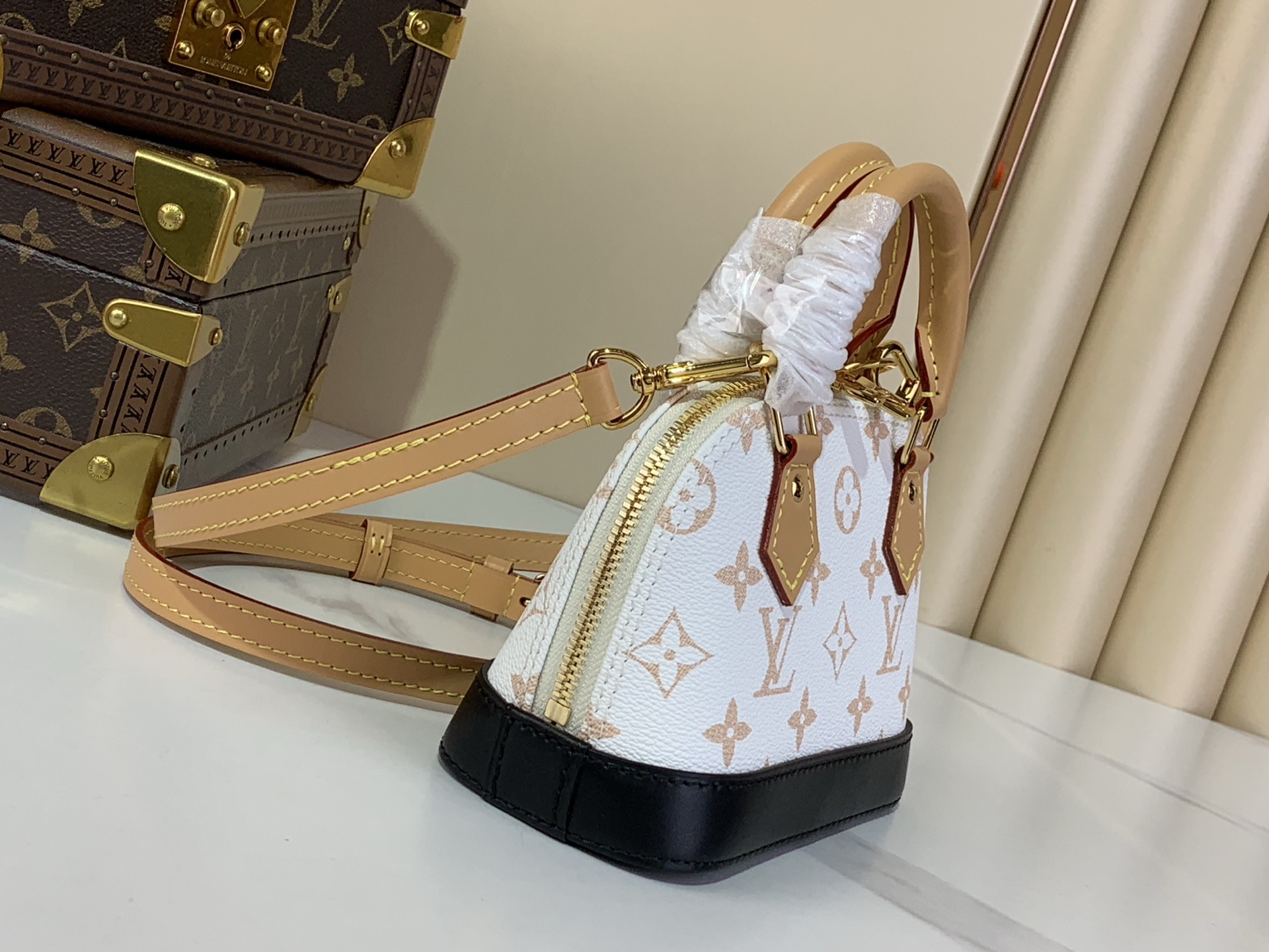 LV 原單 Alma BB 雙色 Monogram 小巧手袋 優雅設計｜歐美奢侈品精品推薦