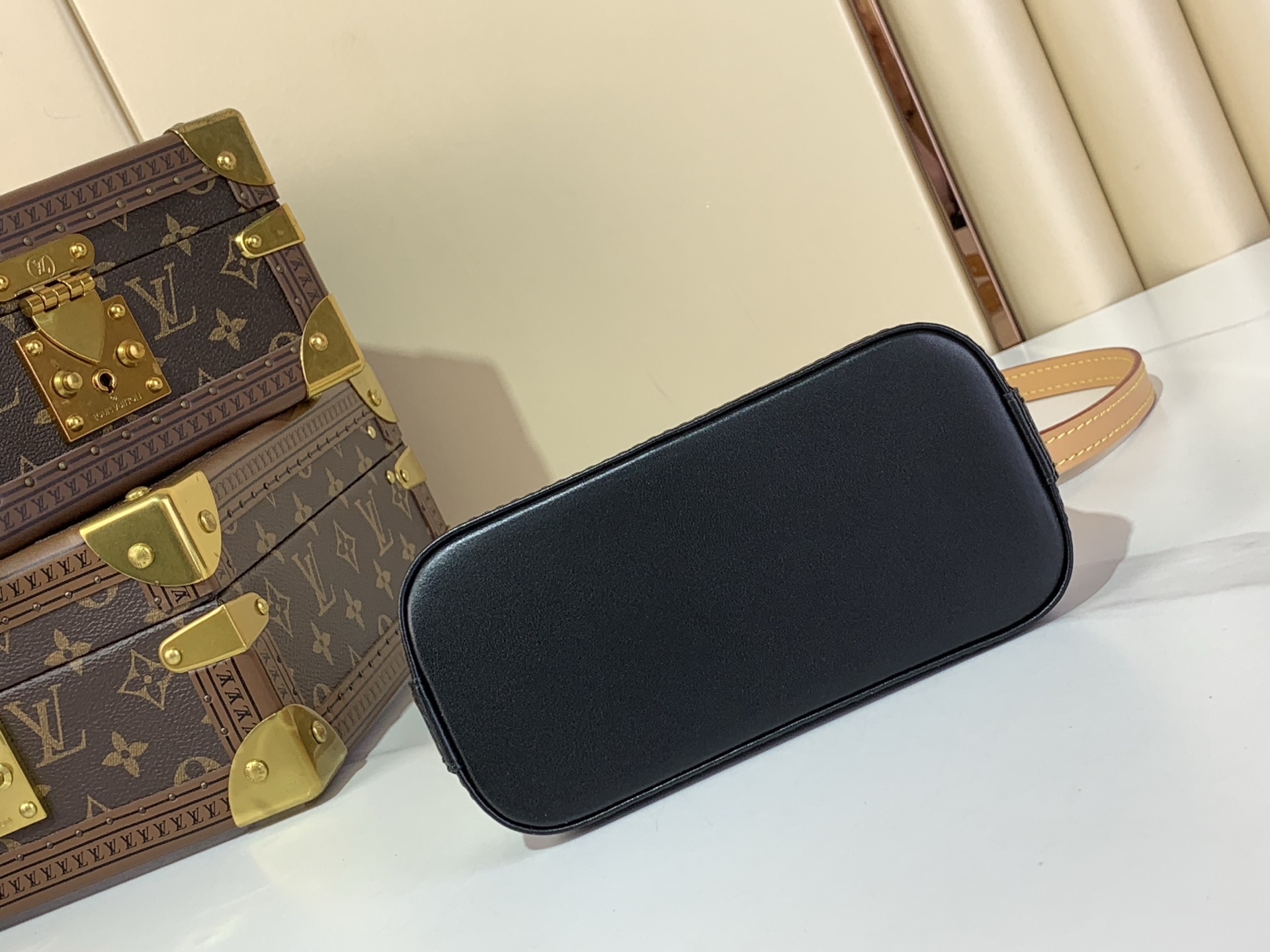 LV 原單 Alma BB 雙色 Monogram 小巧手袋 優雅設計｜歐美奢侈品精品推薦
