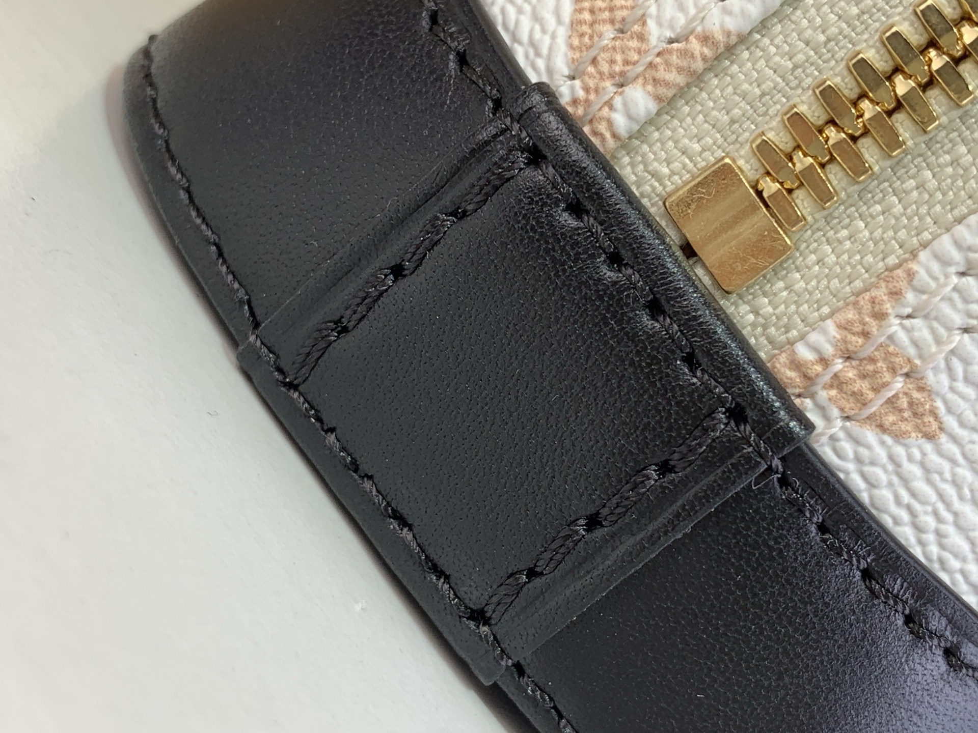 LV 原單 Alma BB 雙色 Monogram 小巧手袋 優雅設計｜歐美奢侈品精品推薦
