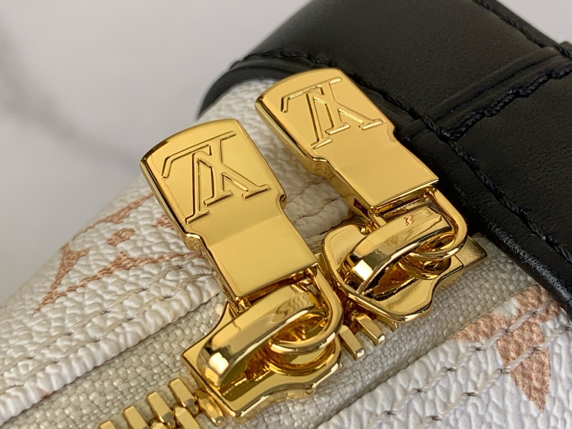 LV 原單 Alma BB 雙色 Monogram 小巧手袋 優雅設計｜歐美奢侈品精品推薦
