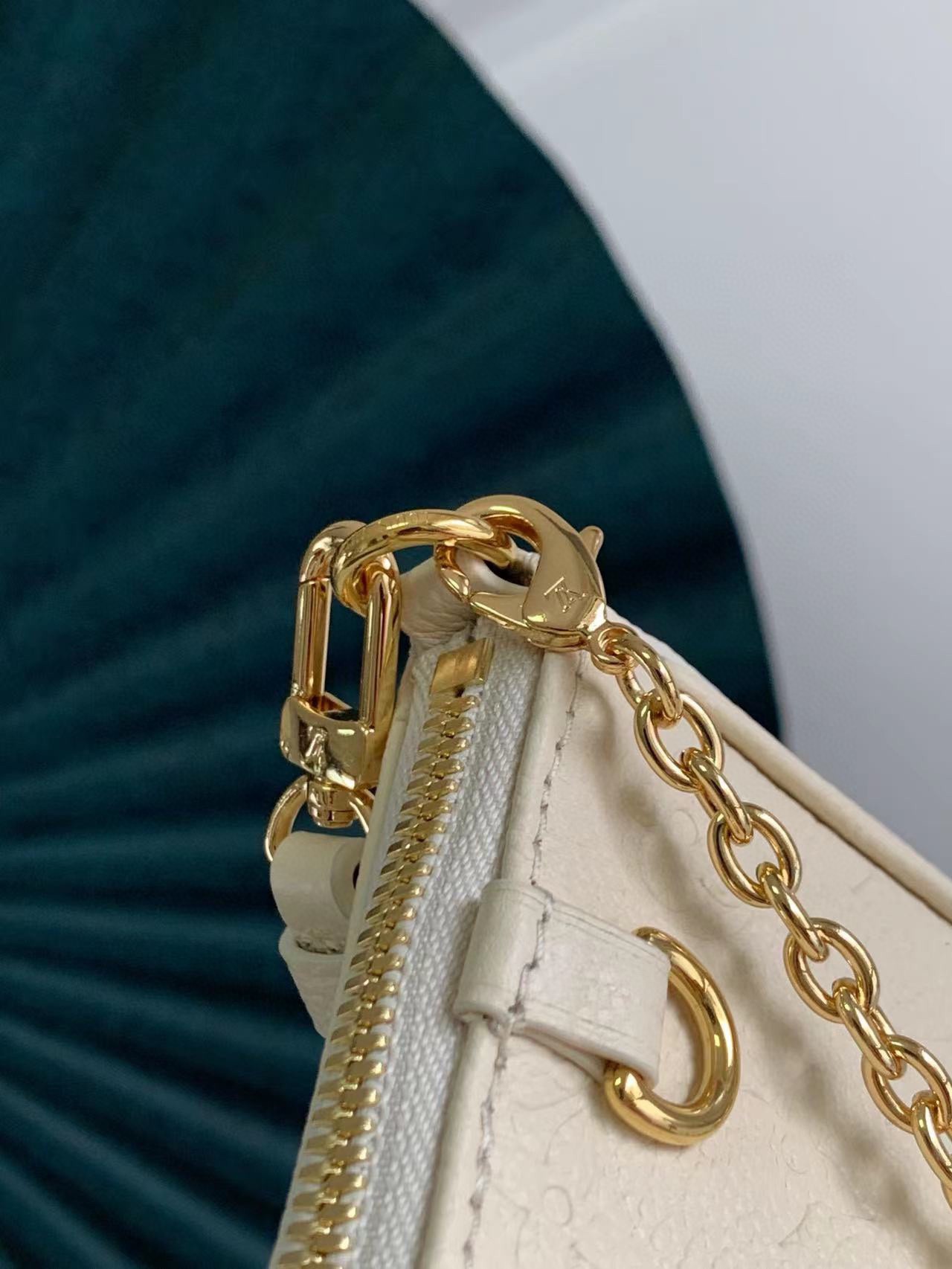 LV 一比一 Multi Pochette Accessoires 白色壓花腋下包｜歐美奢侈品精品推薦