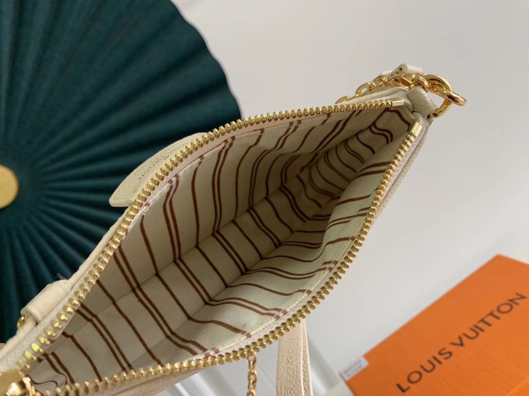 LV 一比一 Multi Pochette Accessoires 白色壓花腋下包｜歐美奢侈品精品推薦