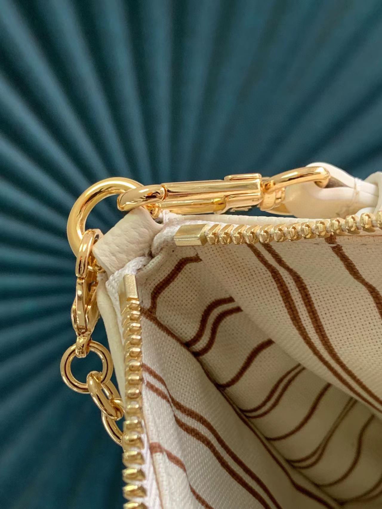 LV 一比一 Multi Pochette Accessoires 白色壓花腋下包｜歐美奢侈品精品推薦