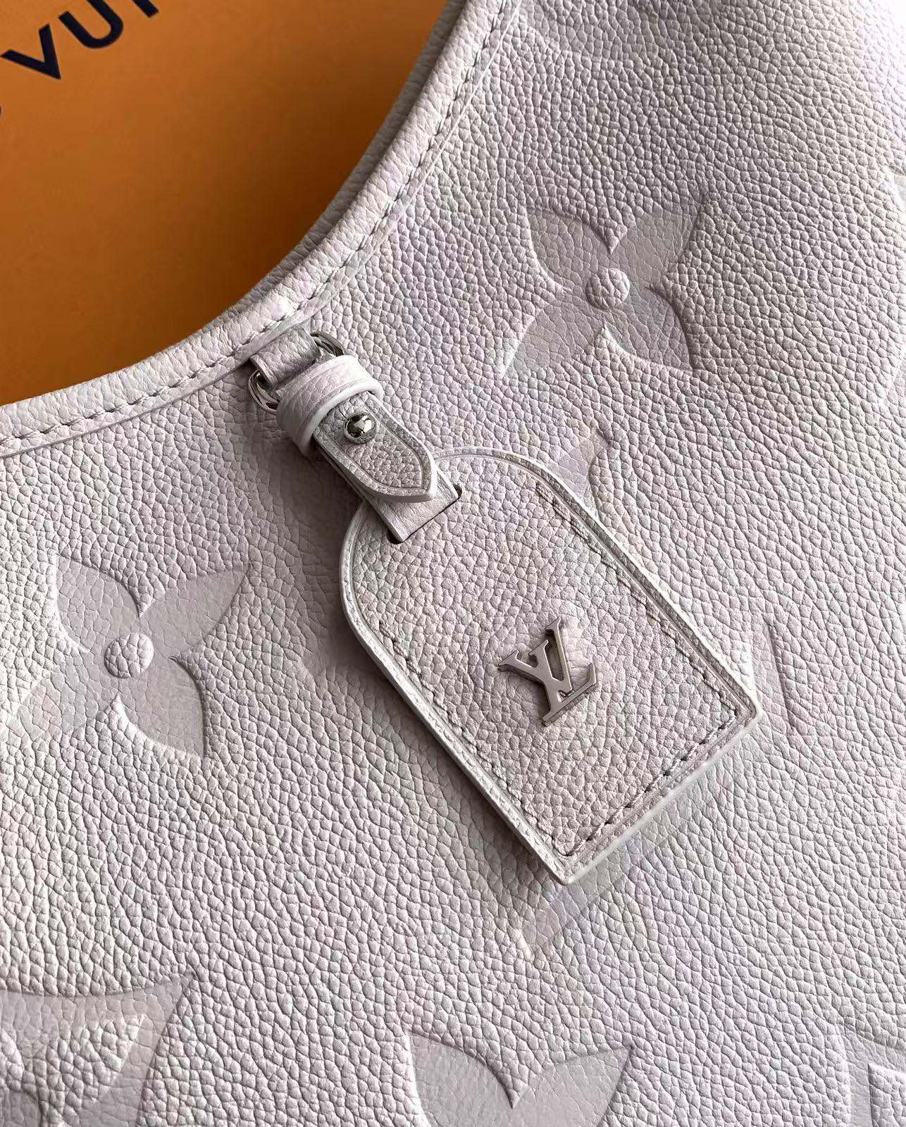 LV 原單白色壓花大容量腋下包 時尚百搭實用款｜歐美奢侈品精品推薦
