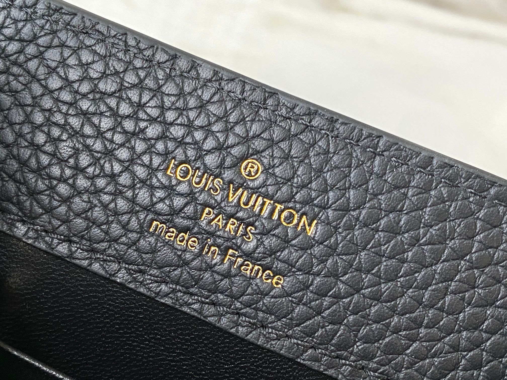 LV 高仿黑色金鏈花飾手提包 小號時尚優雅款｜歐美奢侈品精品推薦