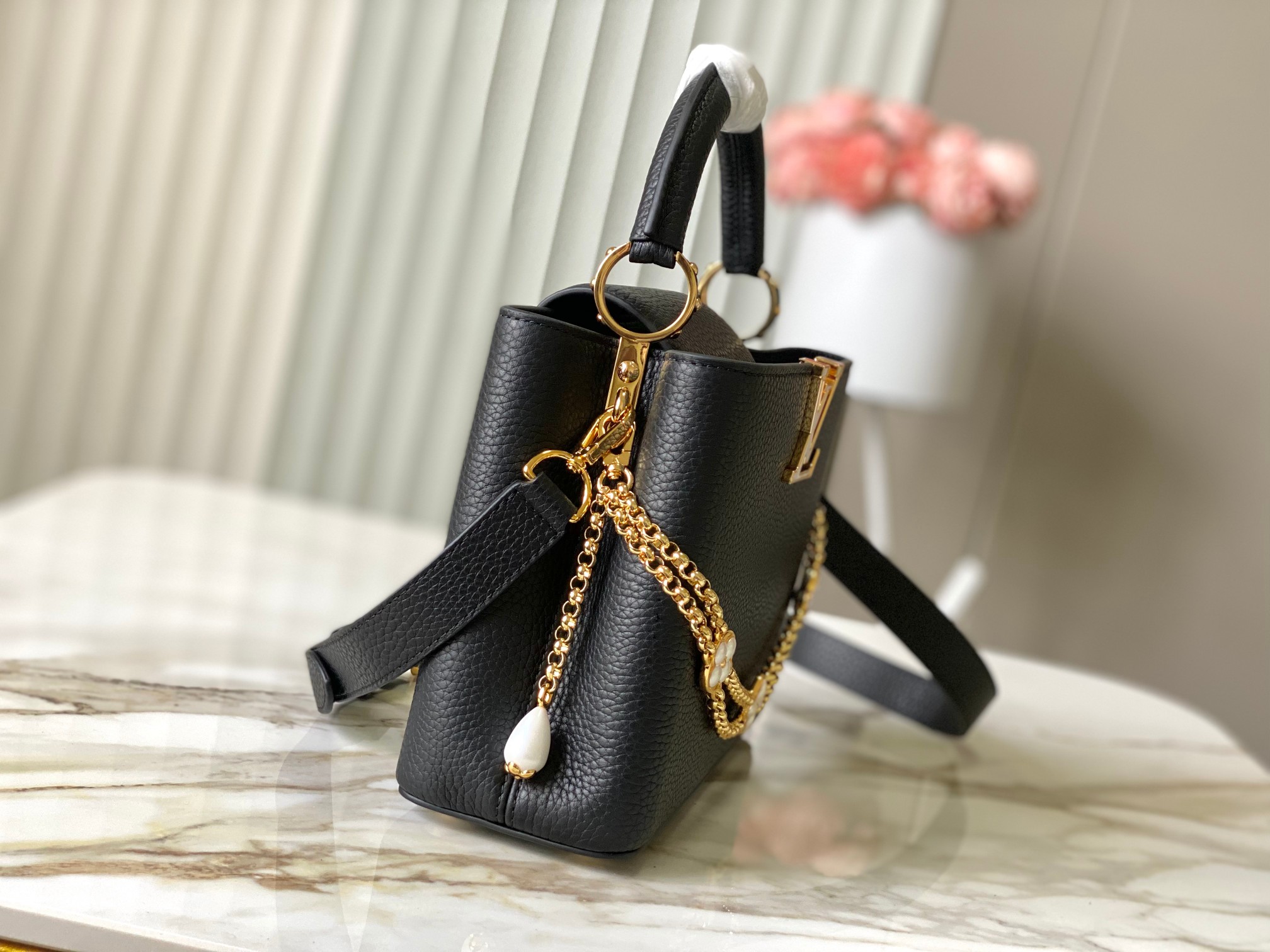 LV 精品仿製黑色金鏈花飾手提包 中號典雅百搭款｜歐美奢侈品精品推薦