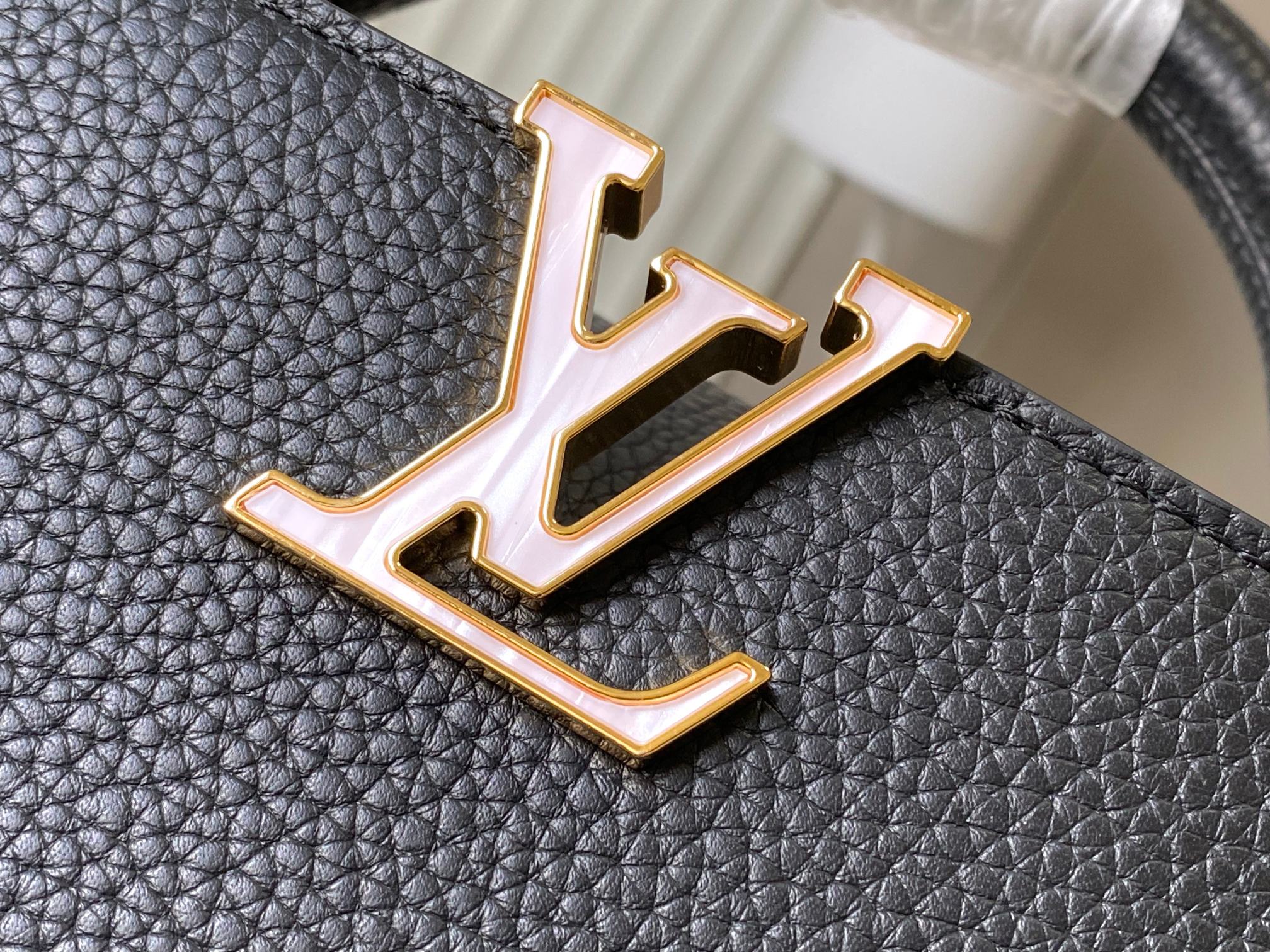 LV 精品仿製黑色金鏈花飾手提包 中號典雅百搭款｜歐美奢侈品精品推薦