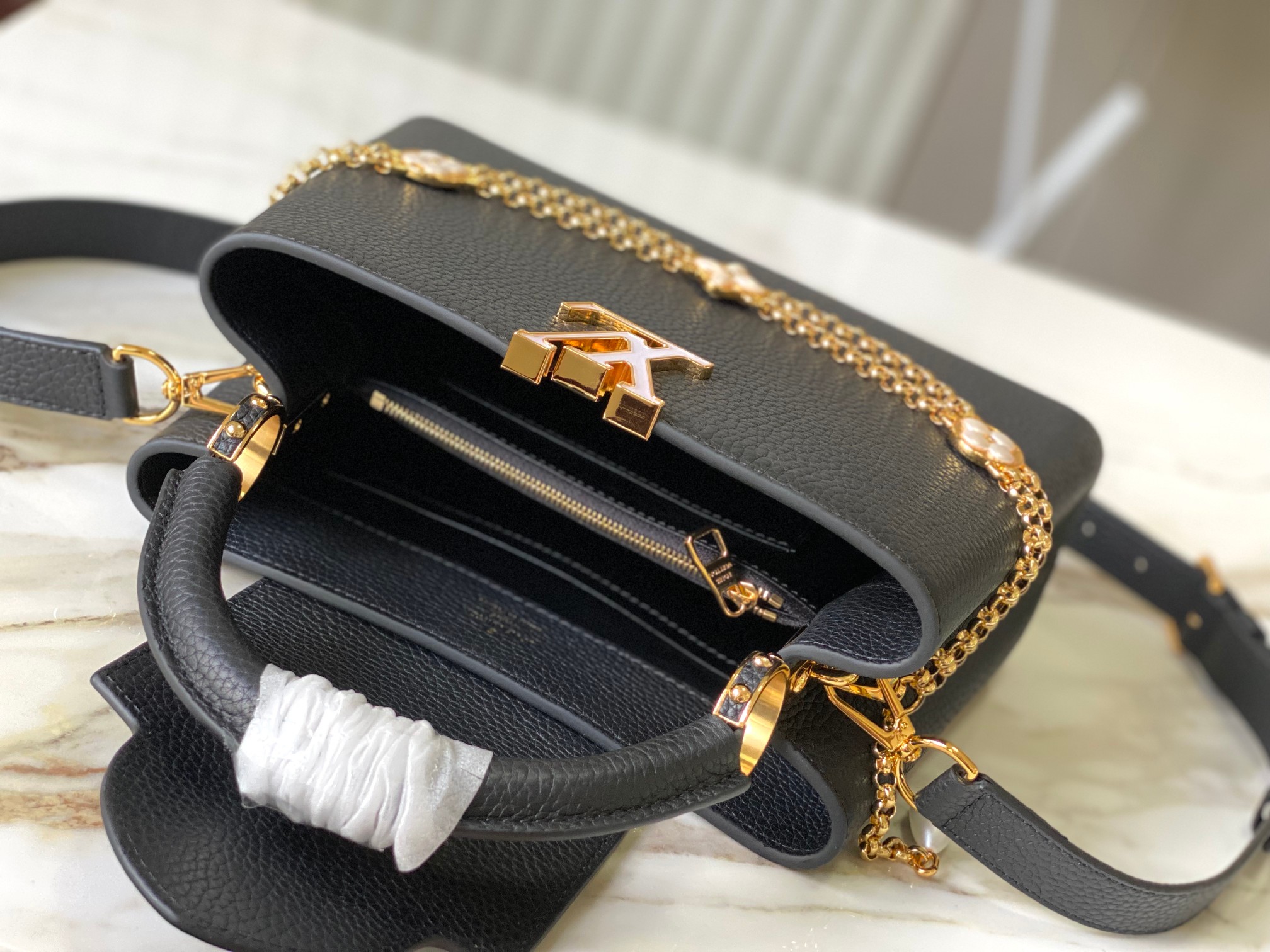 LV 精品仿製黑色金鏈花飾手提包 中號典雅百搭款｜歐美奢侈品精品推薦