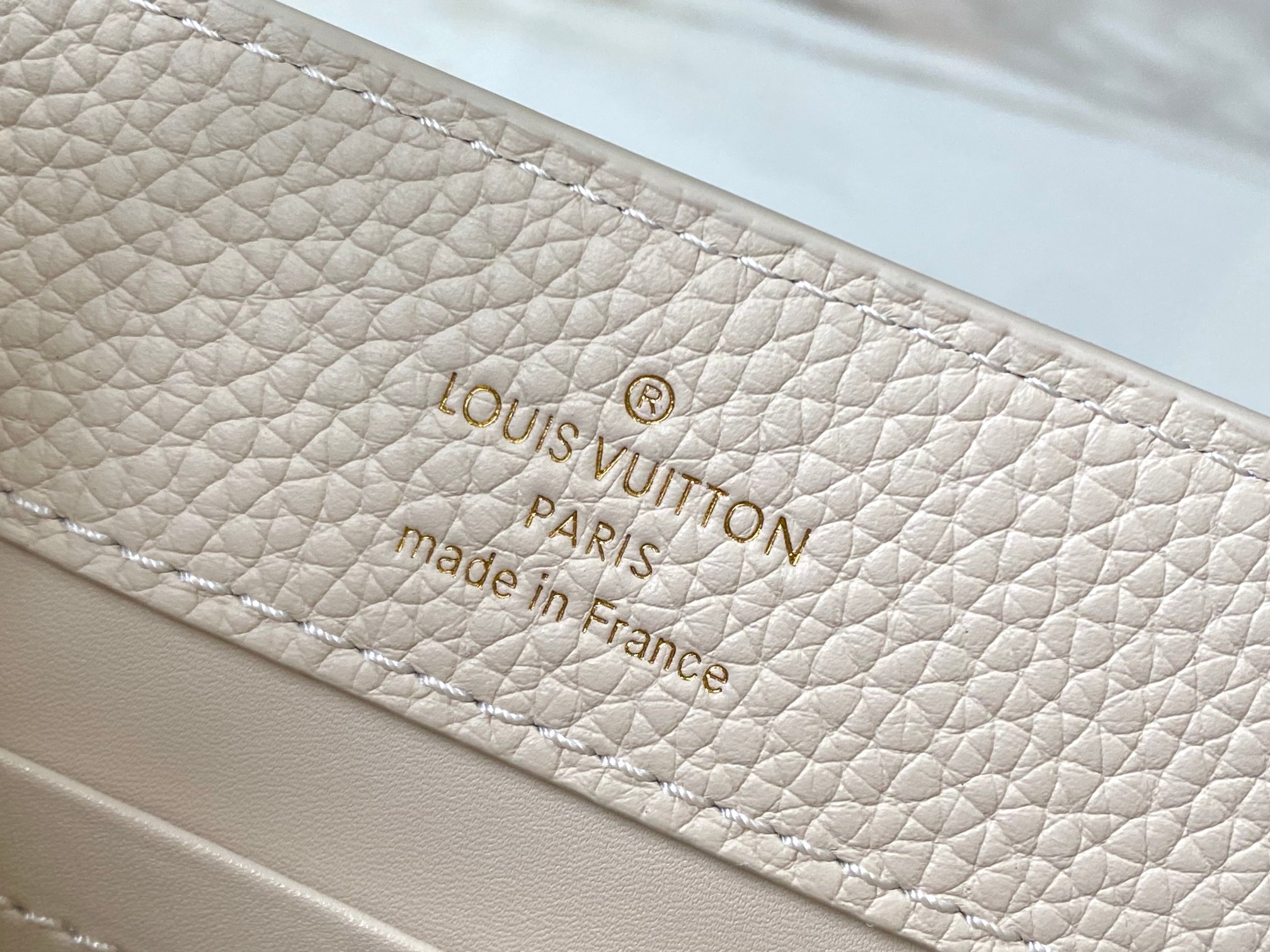 LV 高仿奶油白金鏈花飾手提包 小號氣質百搭款｜歐美奢侈品精品推薦