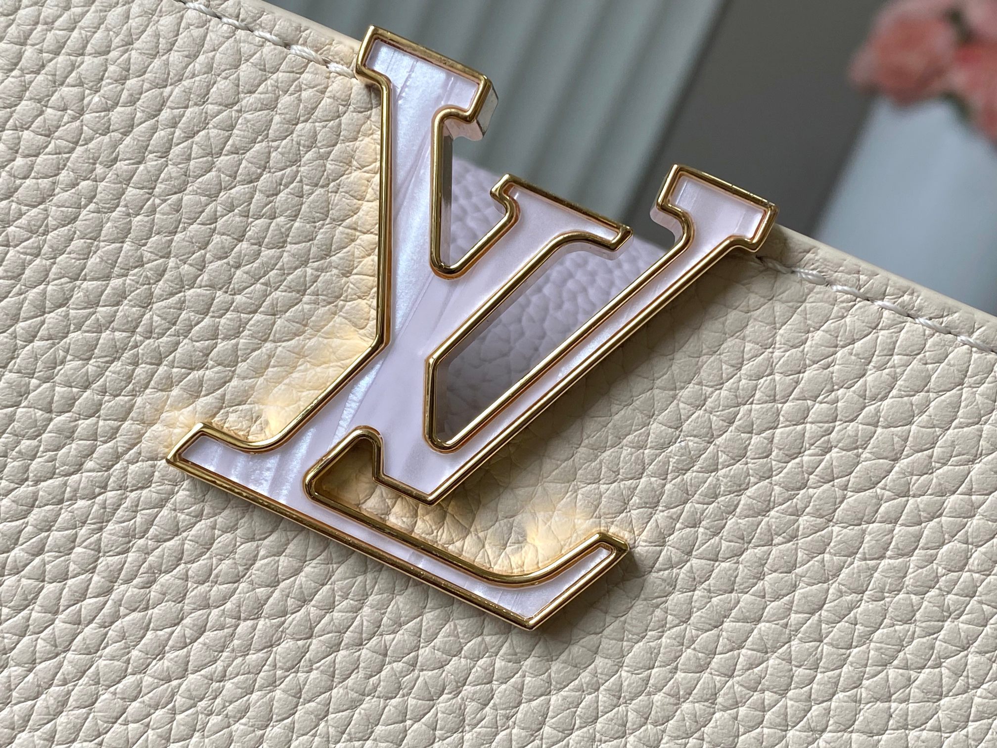 LV 高仿奶油白金鏈花飾手提包 中號百搭氣質款｜歐美奢侈品精品推薦