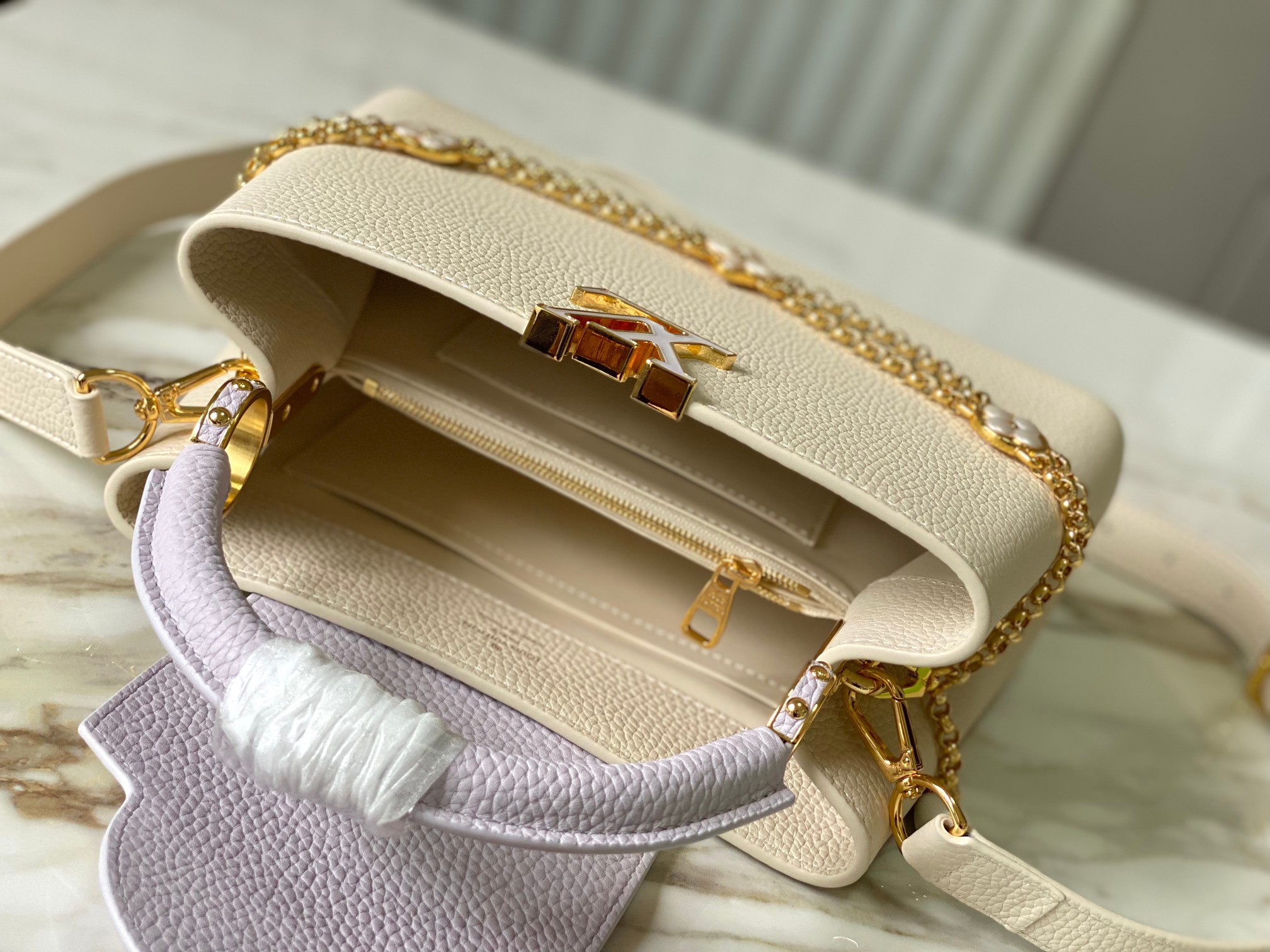 LV 高仿奶油白金鏈花飾手提包 中號百搭氣質款｜歐美奢侈品精品推薦