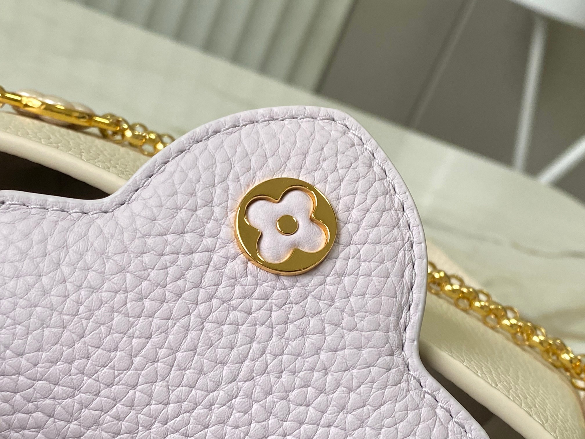 LV 高仿奶油白金鏈花飾手提包 中號百搭氣質款｜歐美奢侈品精品推薦