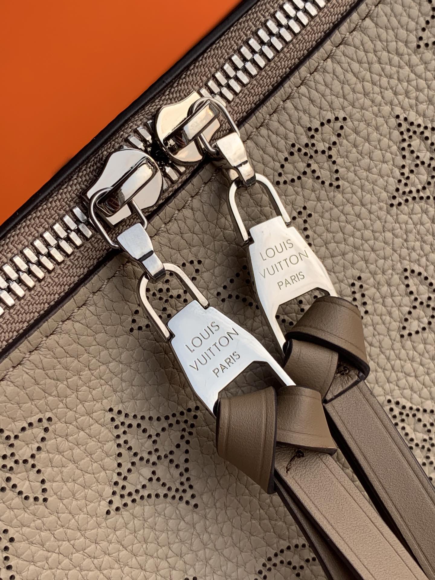 LV 精品仿製 Mahina 米色手提包 編織手柄斜挎款｜歐美奢侈品精品推薦