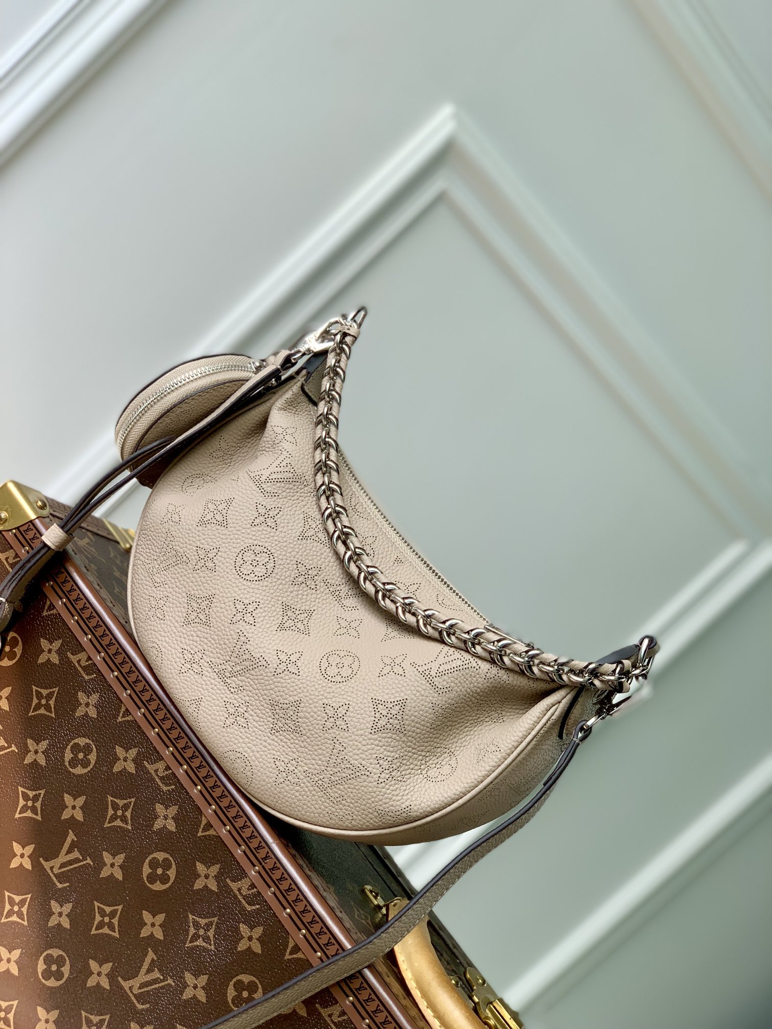 LV 一比一 米色半月包 鏈條小圓包優雅款｜歐美奢侈品精品推薦