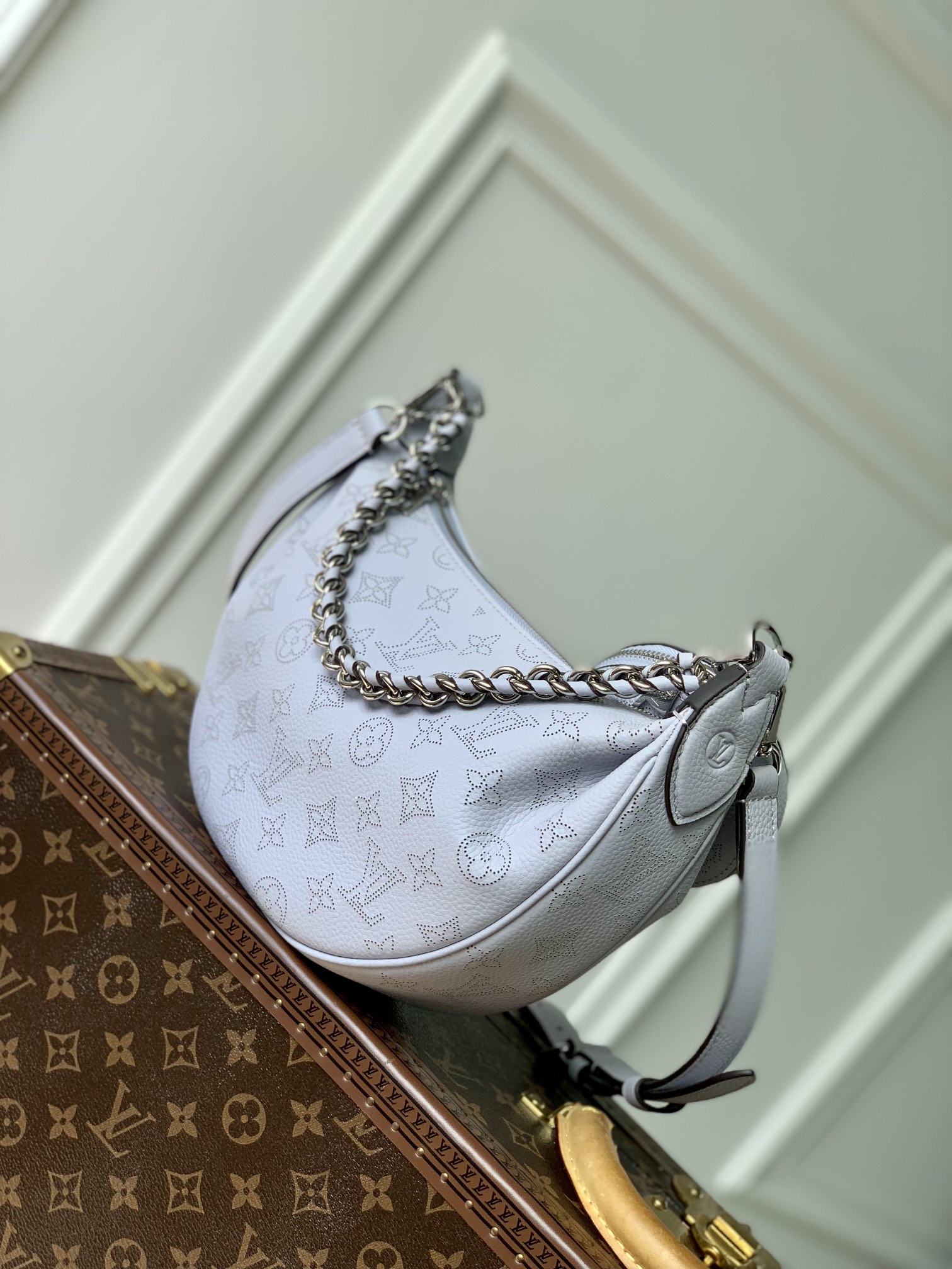 LV 高仿 白色半月包 小圓包鏈條百搭款｜歐美奢侈品精品推薦
