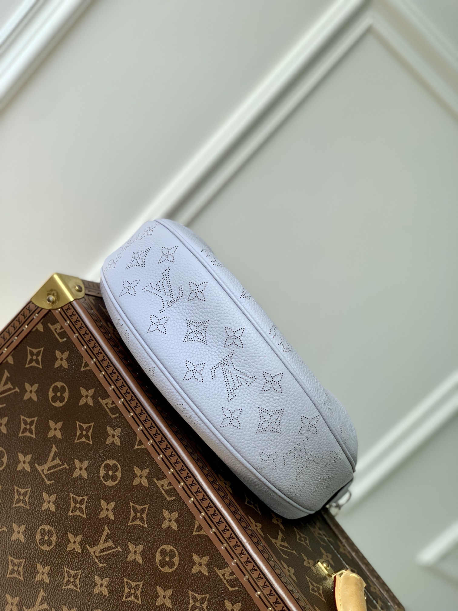 LV 高仿 白色半月包 小圓包鏈條百搭款｜歐美奢侈品精品推薦