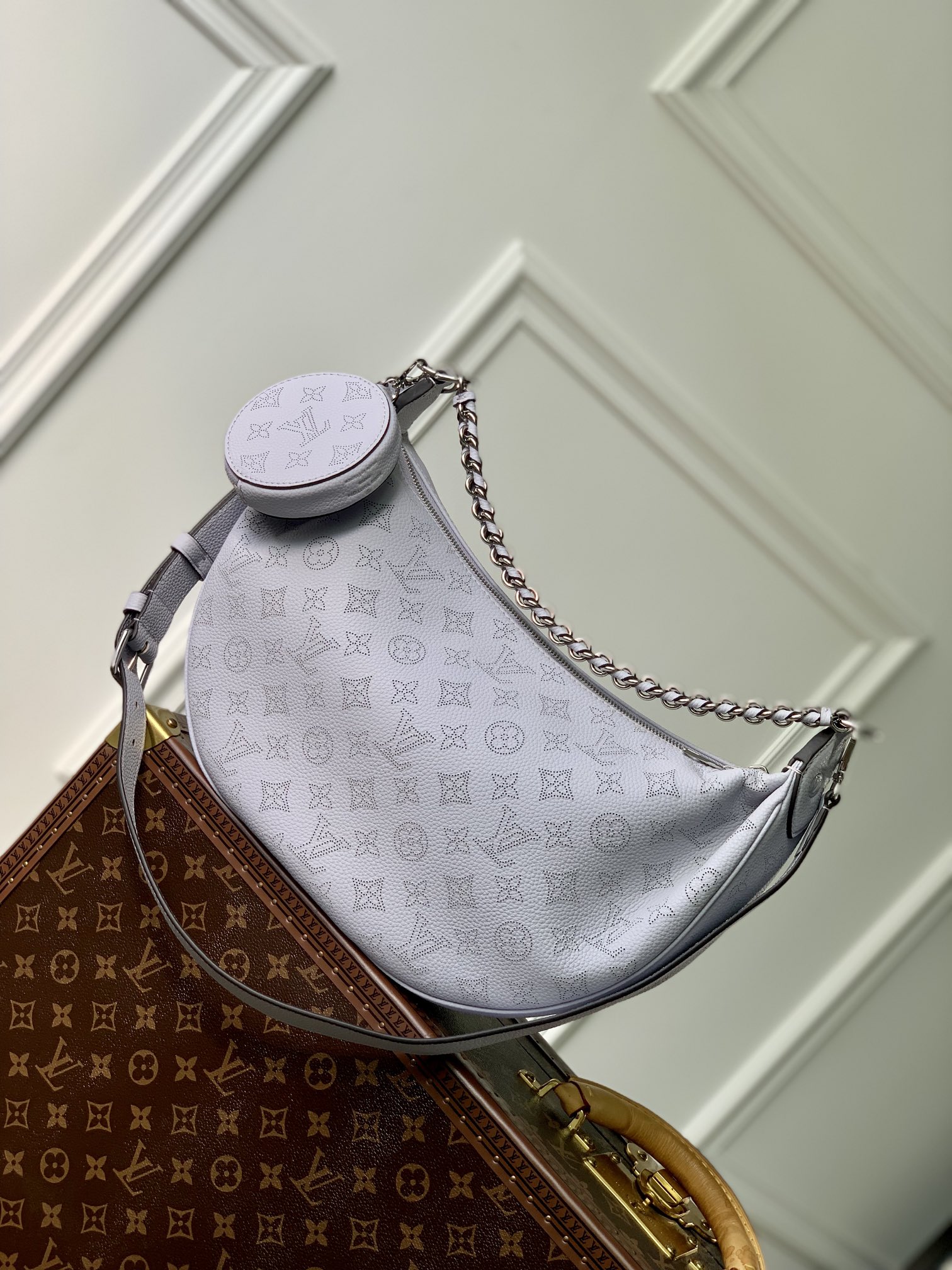 LV 原單 白色半月包 小圓包鏈條質感款｜歐美奢侈品精品推薦