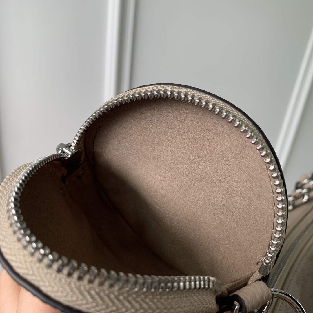 LV 高仿 米色半月包 鏈條小圓包百搭款｜歐美奢侈品精品推薦