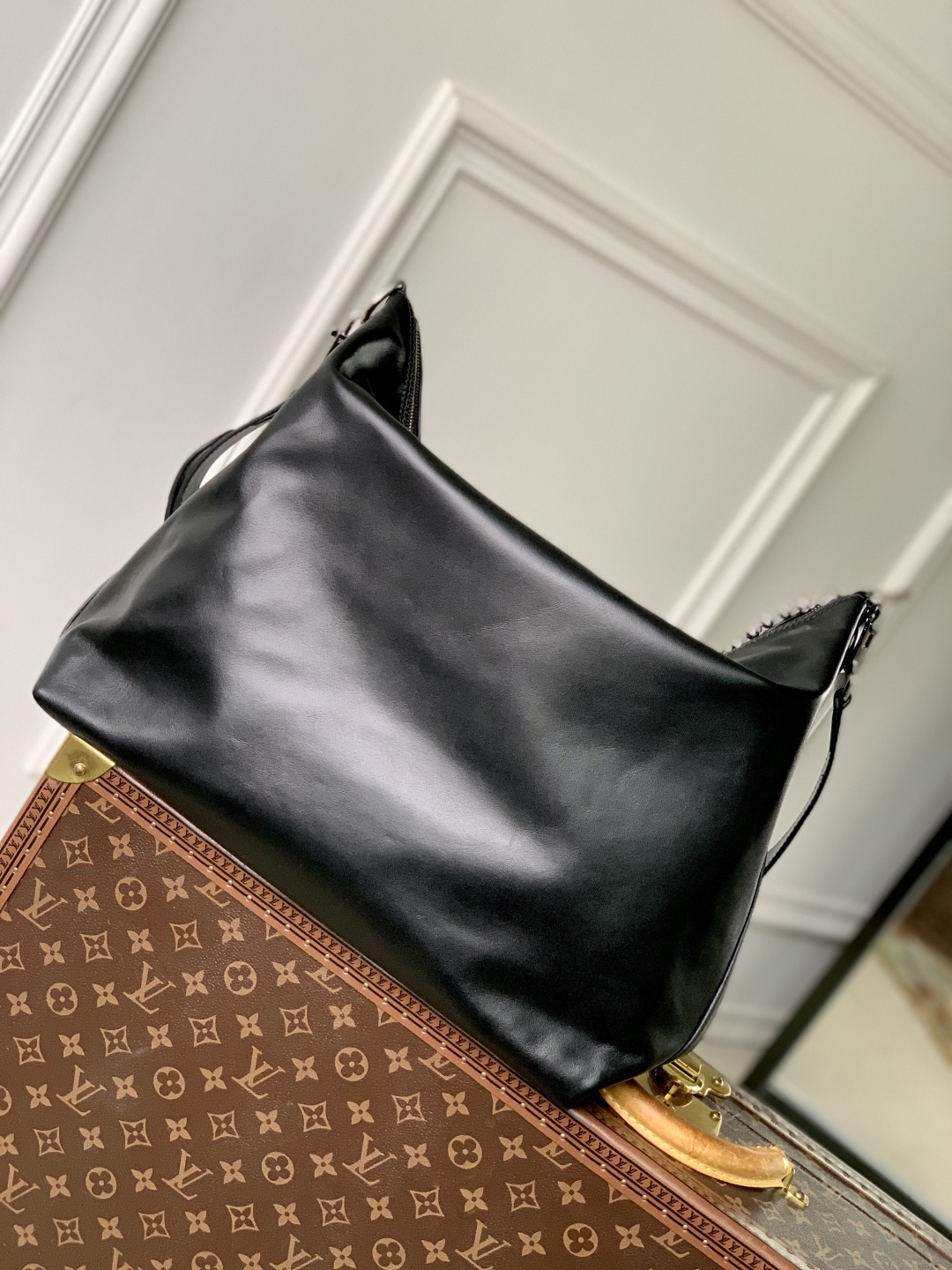 LV 高仿 黑色大容量肩背包 柔軟皮革百搭款｜歐美奢侈品精品推薦