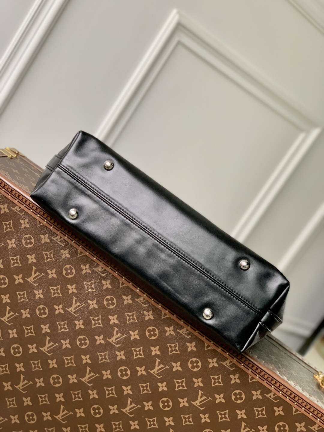 LV 高仿 黑色大容量肩背包 柔軟皮革百搭款｜歐美奢侈品精品推薦