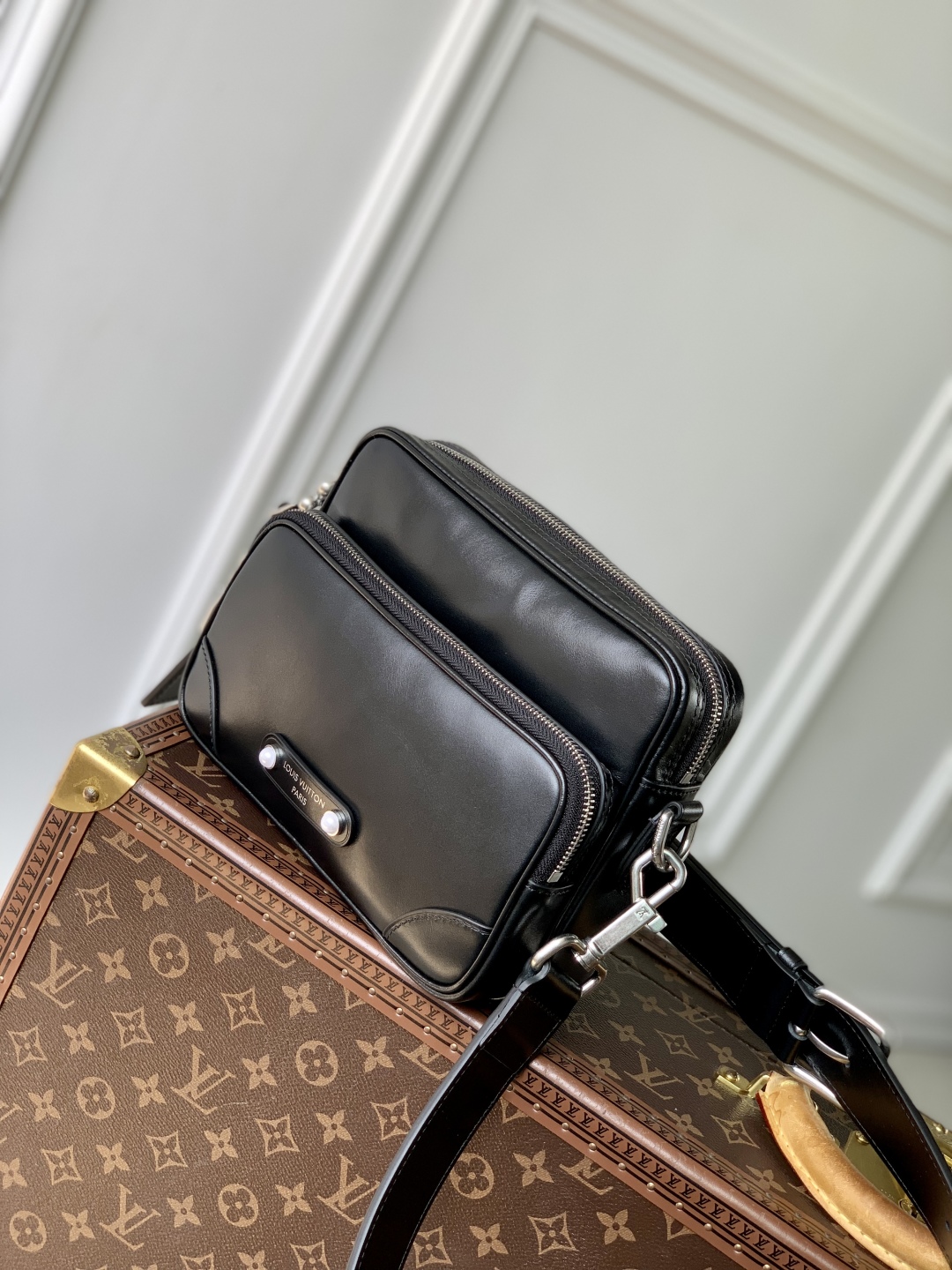 LV 一比一 黑色郵差包 雙層設計百搭款｜歐美奢侈品精品推薦