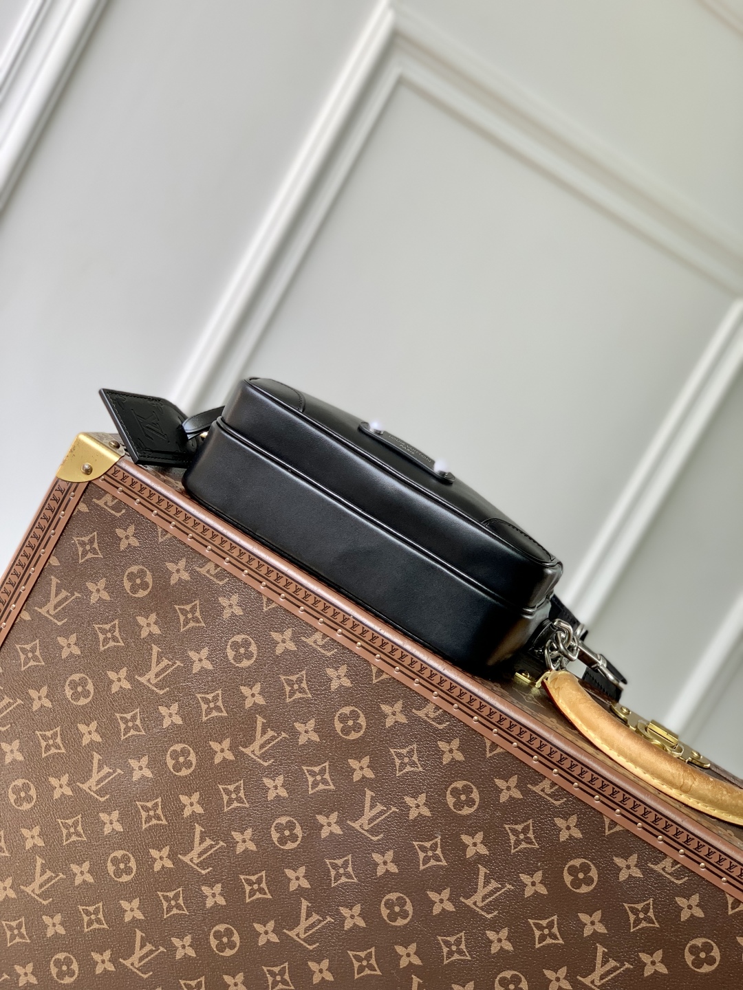 LV 一比一 黑色郵差包 雙層設計百搭款｜歐美奢侈品精品推薦
