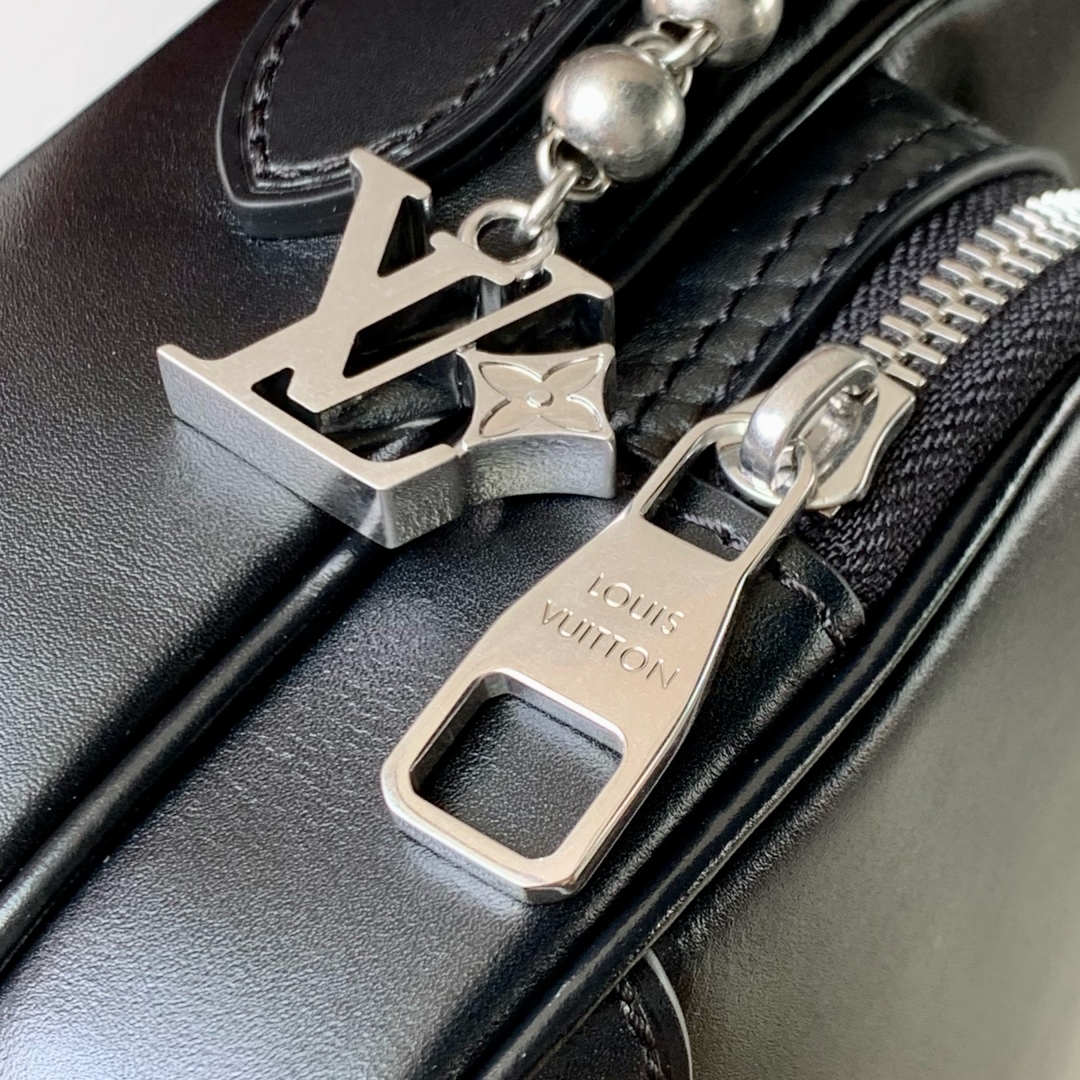 LV 一比一 黑色郵差包 雙層設計百搭款｜歐美奢侈品精品推薦
