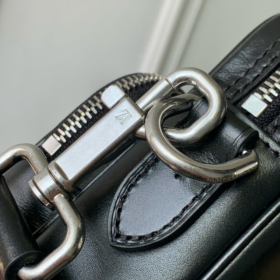 LV 一比一 黑色郵差包 雙層設計百搭款｜歐美奢侈品精品推薦