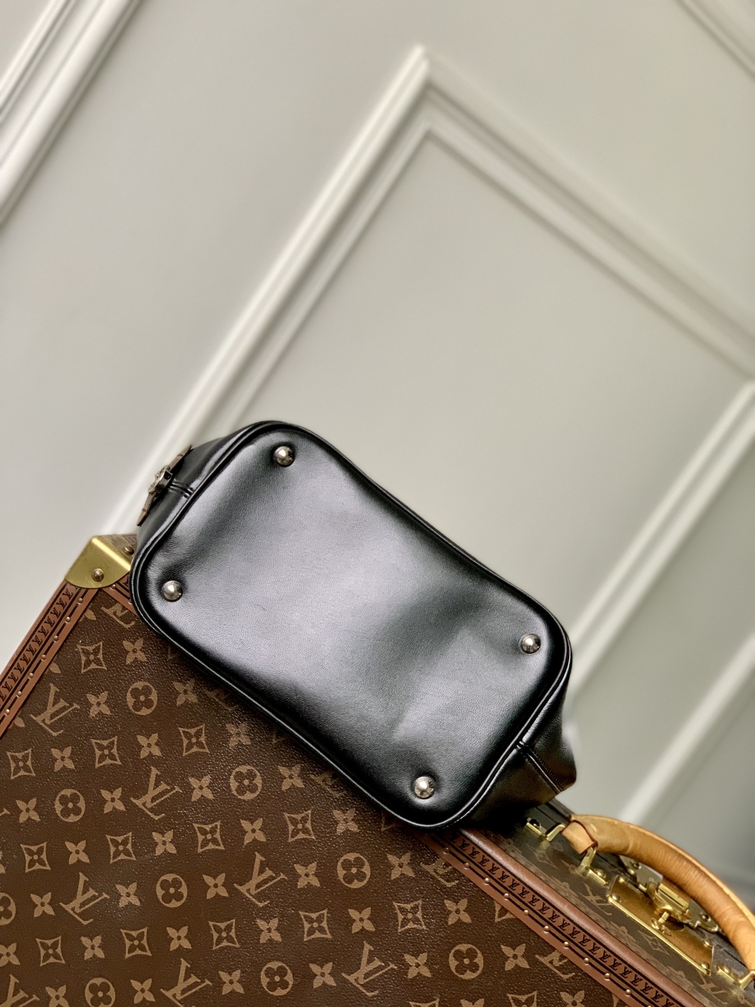 LV 一比一 黑色水桶包 Monogram肩帶鏈條點綴款｜歐美奢侈品精品推薦