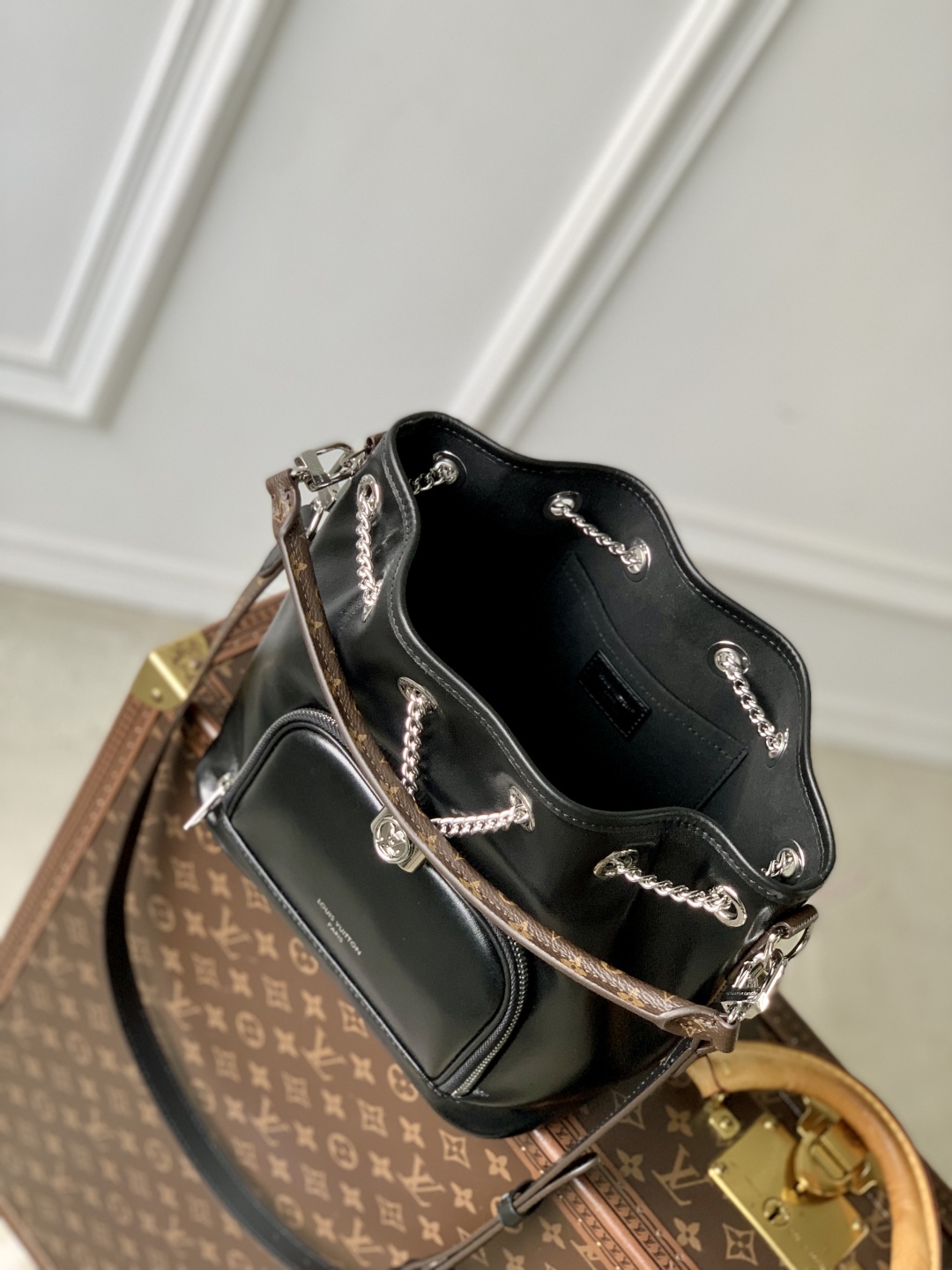 LV 一比一 黑色水桶包 Monogram肩帶鏈條點綴款｜歐美奢侈品精品推薦