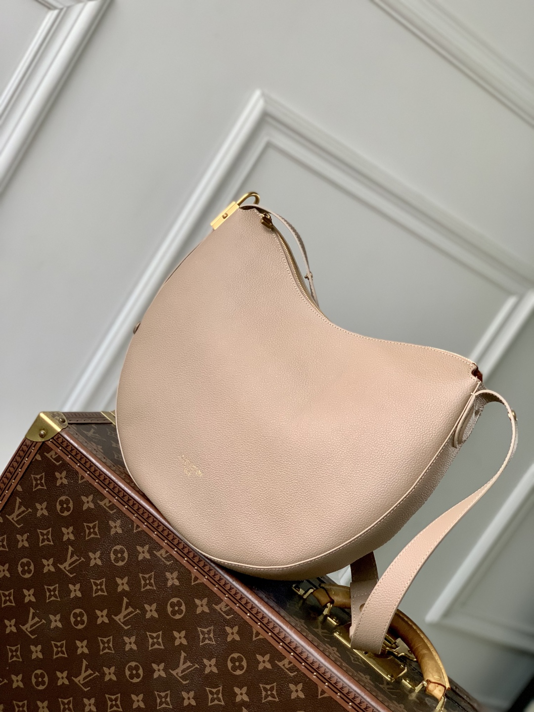 LV 高仿 米色弧形肩背包 Monogram小包點綴款｜歐美奢侈品精品推薦