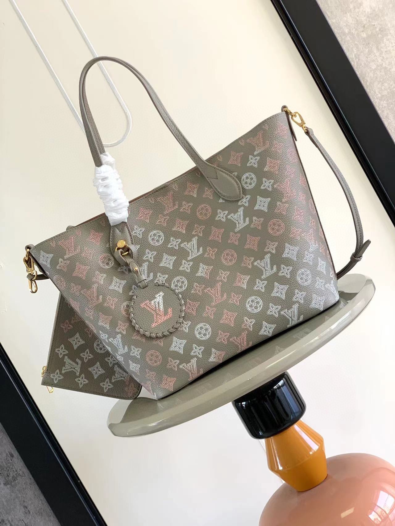 LV 原單 Monogram拼色大托特包 圓牌吊飾設計