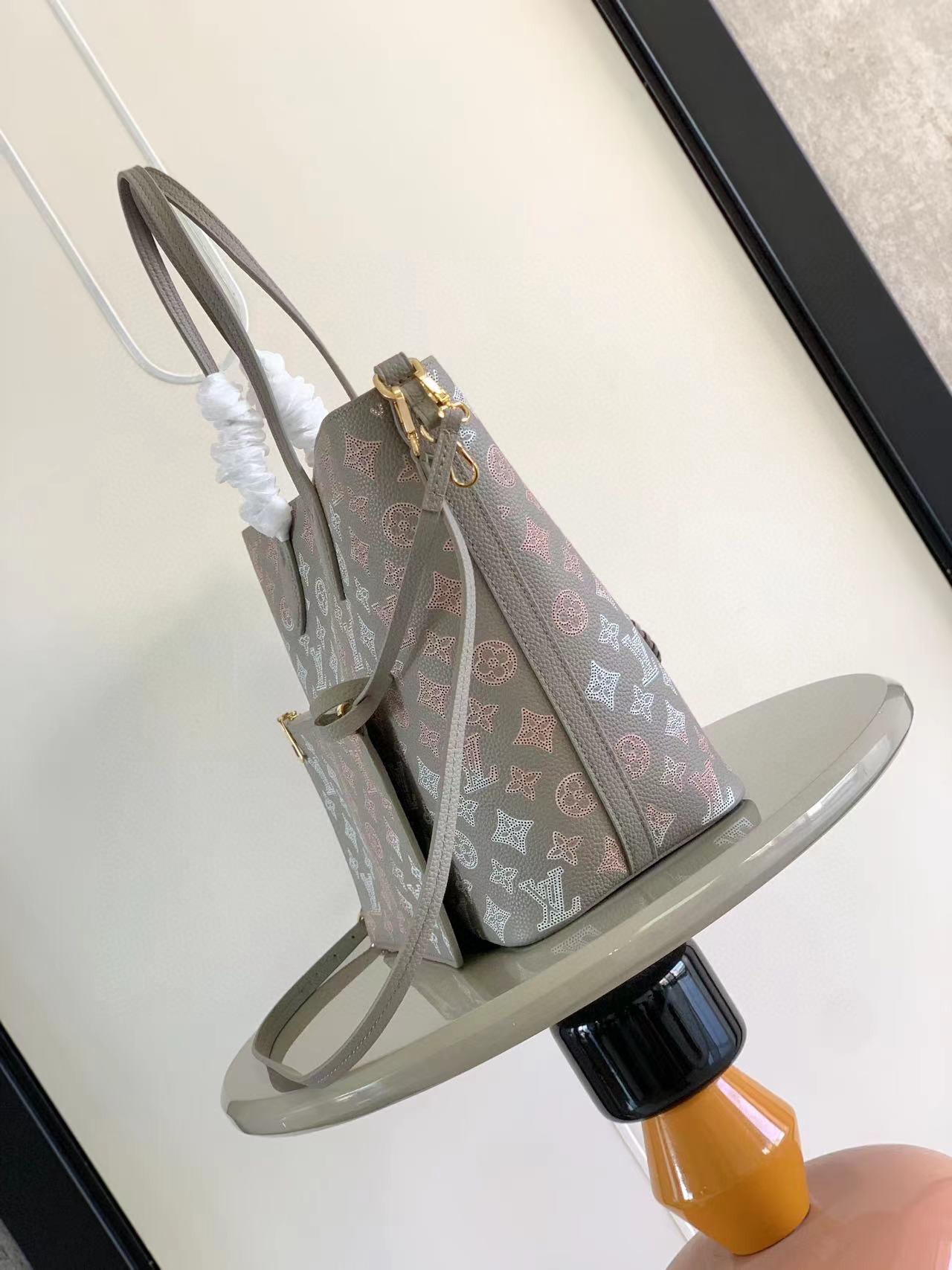 LV 原單 Monogram拼色大托特包 圓牌吊飾設計｜歐美奢侈品精品推薦
