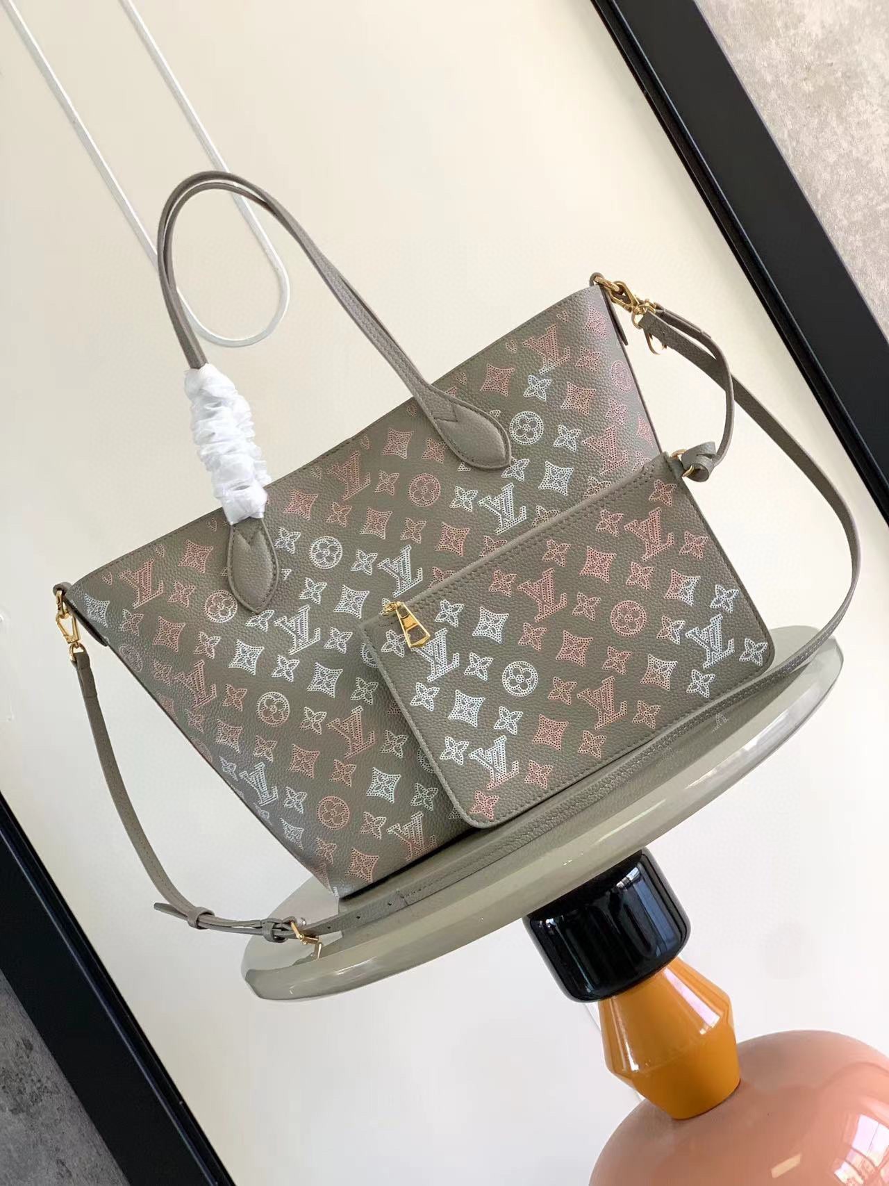 LV 原單 Monogram拼色大托特包 圓牌吊飾設計｜歐美奢侈品精品推薦