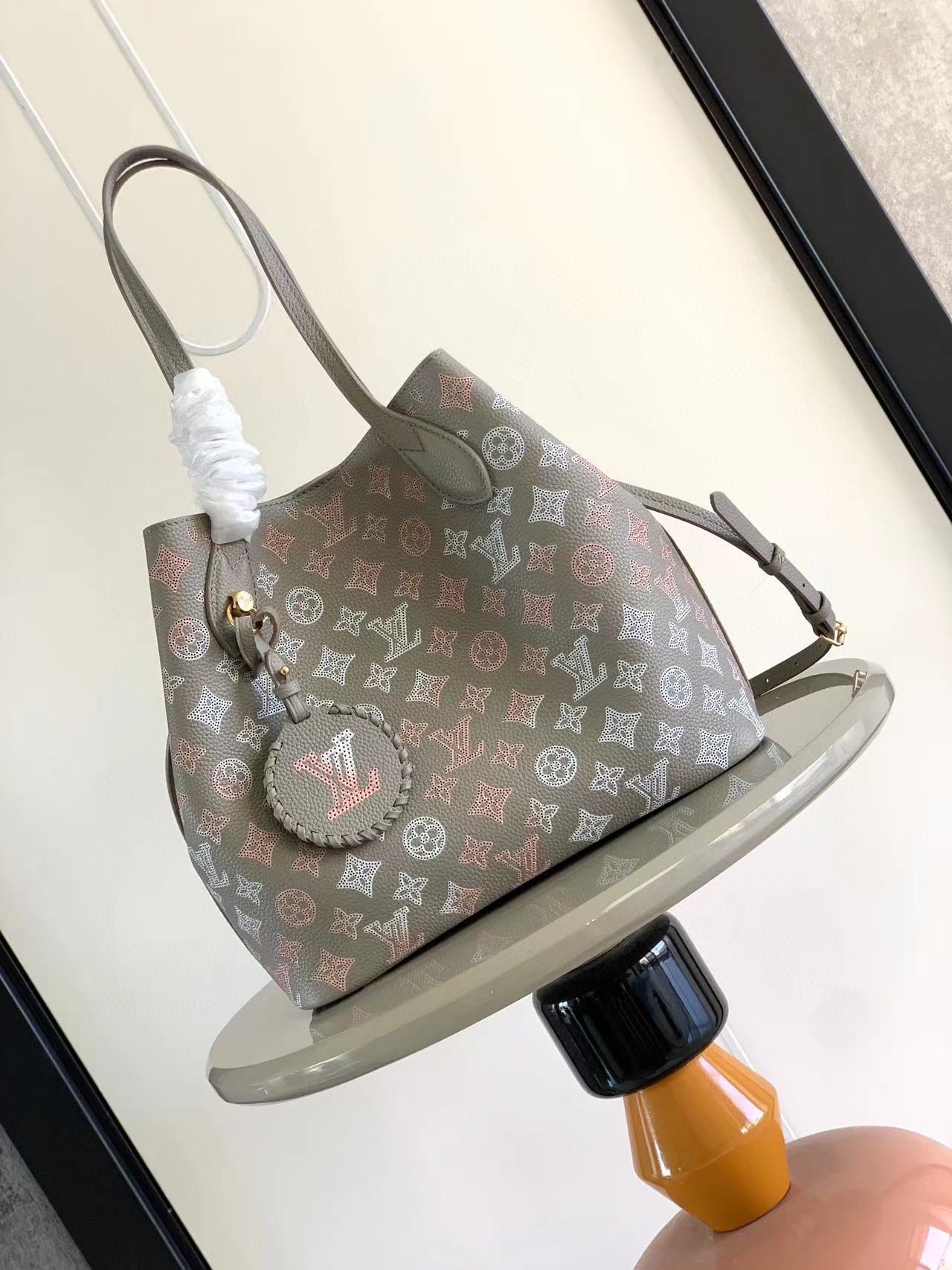 LV 原單 Monogram拼色大托特包 圓牌吊飾設計｜歐美奢侈品精品推薦