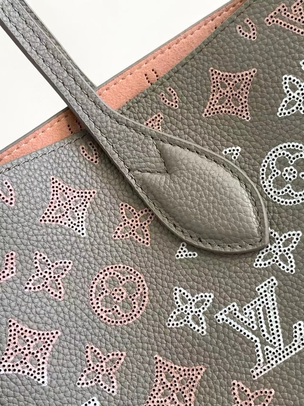 LV 原單 Monogram拼色大托特包 圓牌吊飾設計｜歐美奢侈品精品推薦
