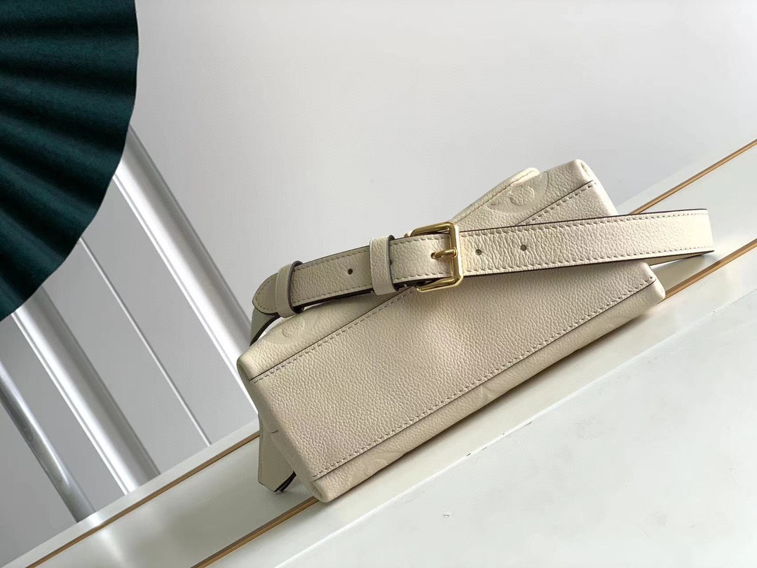 LV 高仿 Monogram壓紋鎖扣手提包 米白色金扣設計｜歐美奢侈品精品推薦