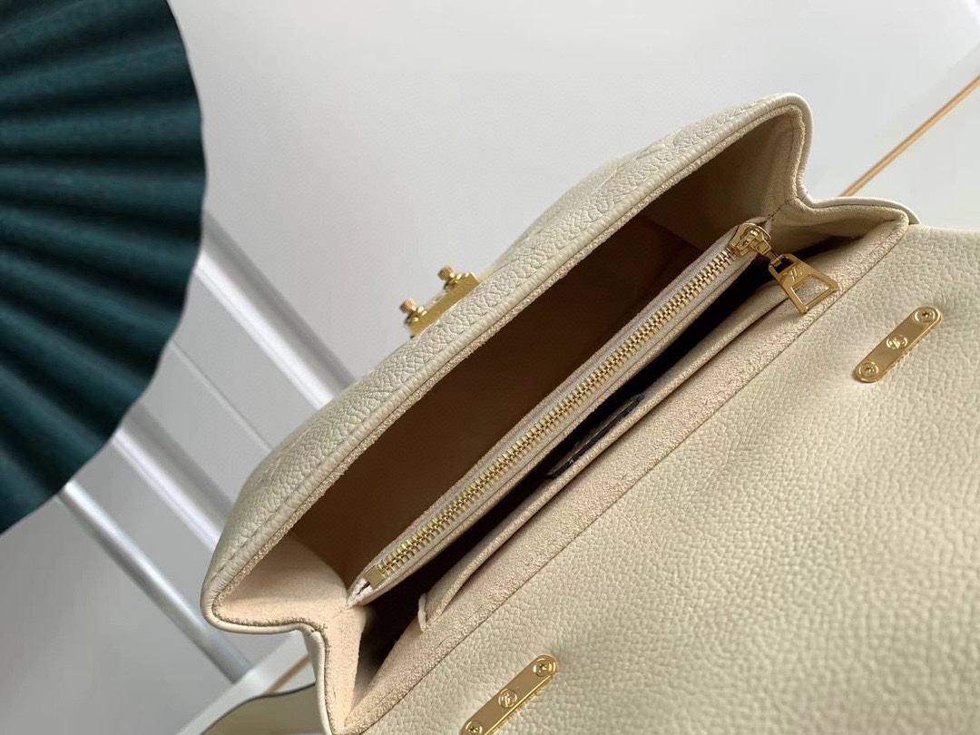 LV 高仿 Monogram壓紋鎖扣手提包 米白色金扣設計｜歐美奢侈品精品推薦