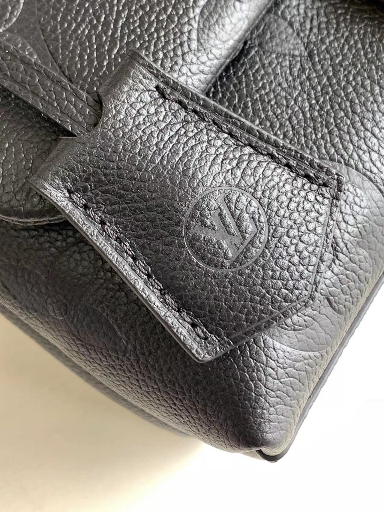 LV 一比一 Monogram壓紋鎖扣手提包 黑色金扣設計｜歐美奢侈品精品推薦