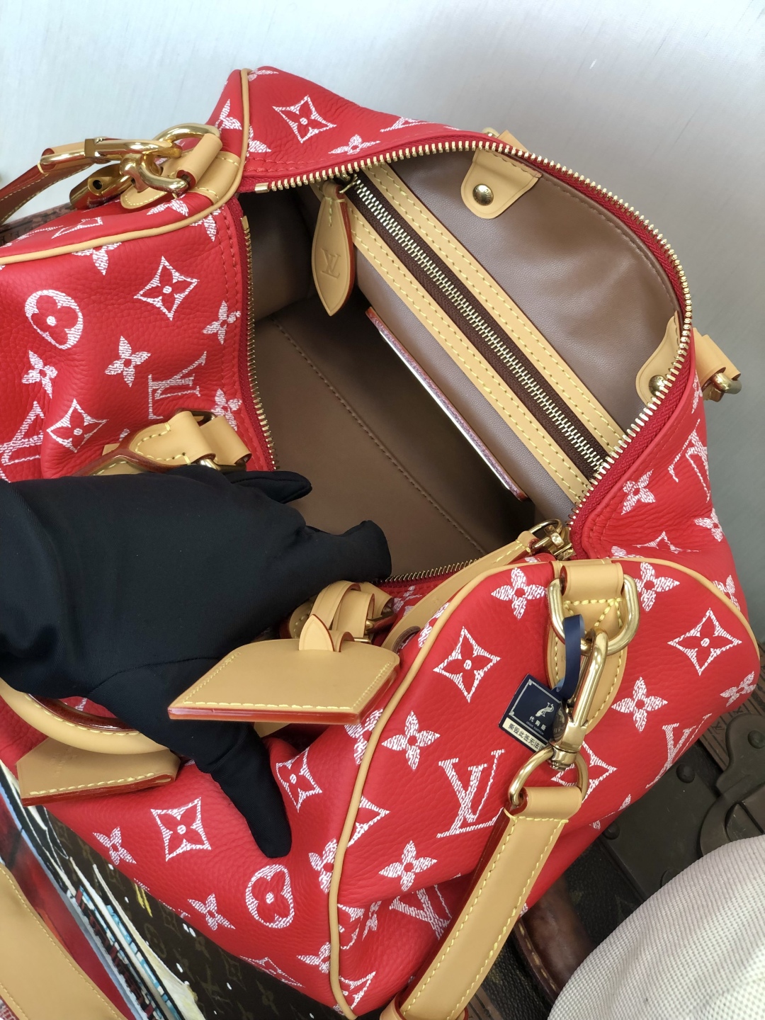 LV 高仿波士頓包 M24429 紅色Monogram 鮮明旅行手提款｜歐美奢侈品精品推薦
